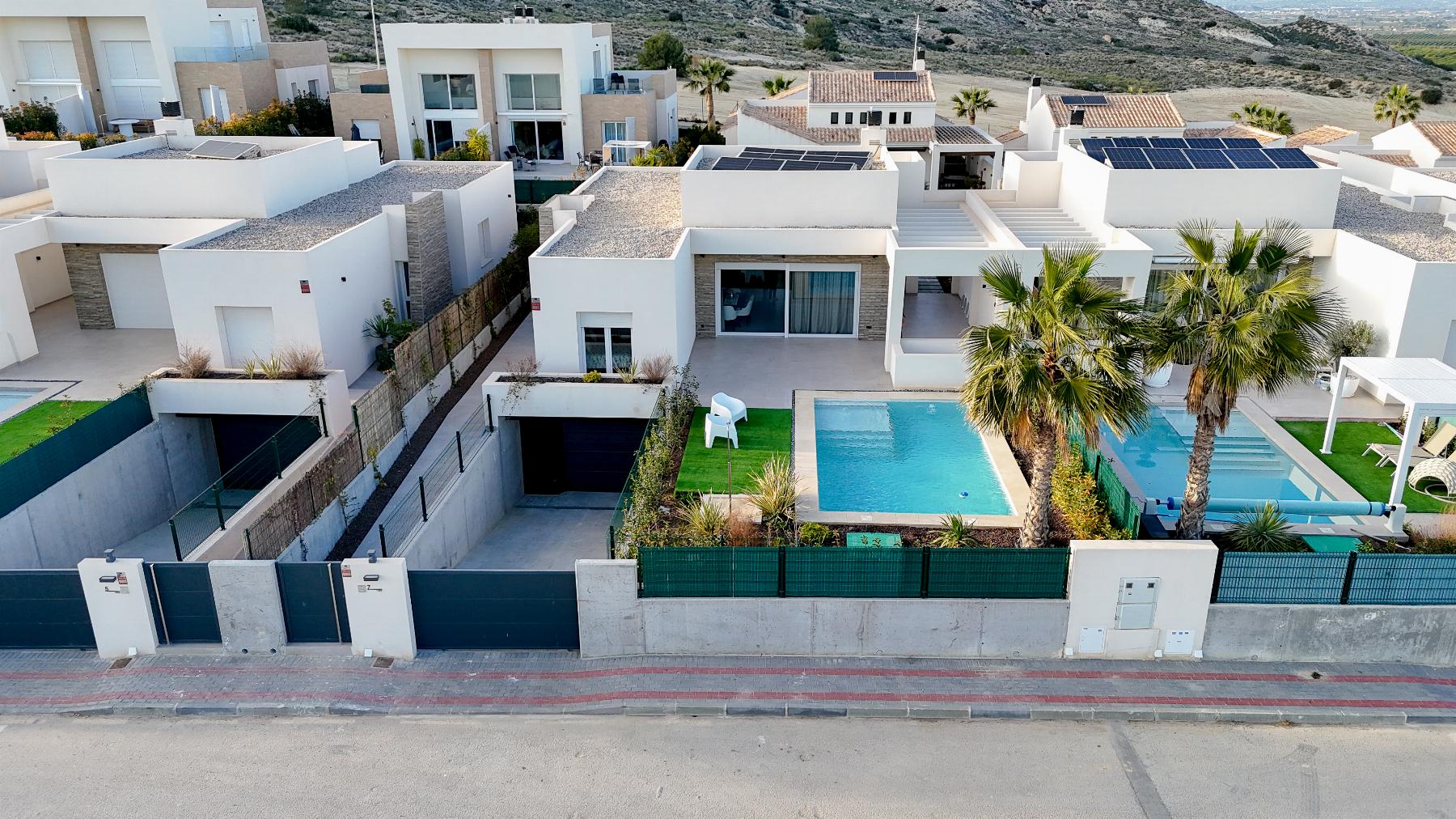 Resale - 4 Bedroom 4 Bathroom Villa in Algorfa - Campo de Golf - Algorfa - Alicante
