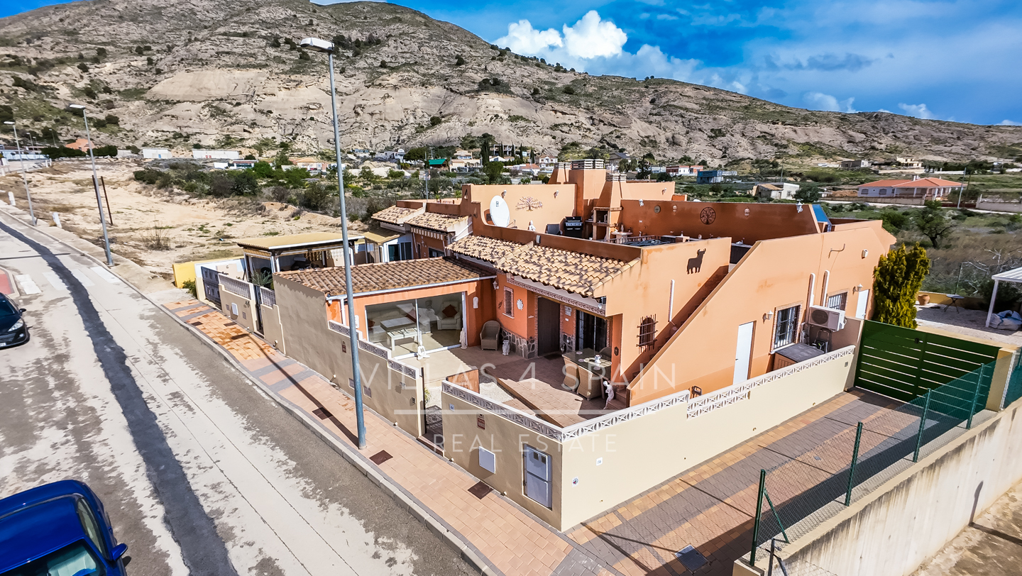 Resale - 2 Bed 2 bath villa with roof terrace & community pool in Fortuna - calle cam. de cieza  - Murcia