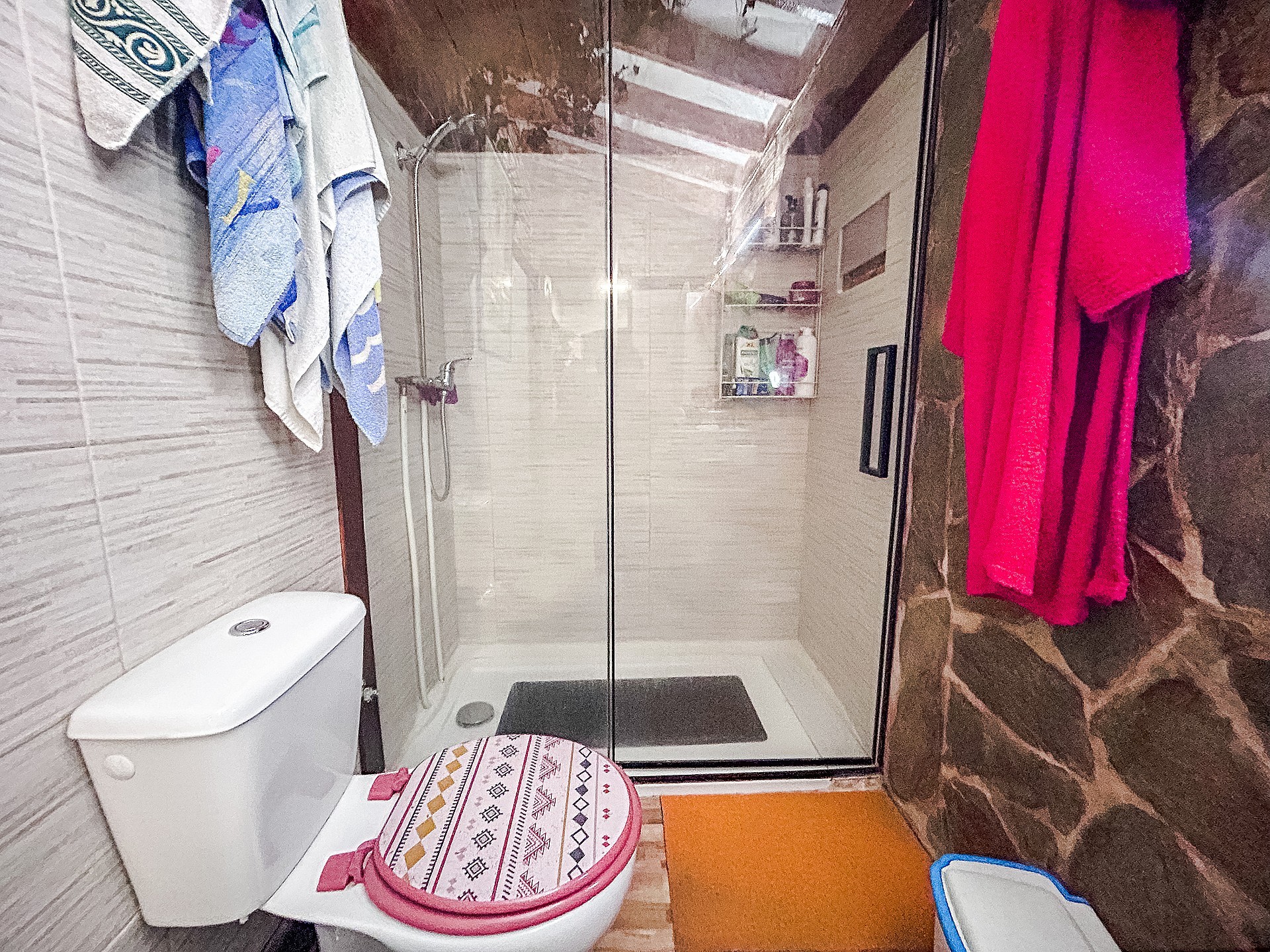 Resale - 9 Bedroom 2 Bathroom Semi-detached in Sax -  - Alicante