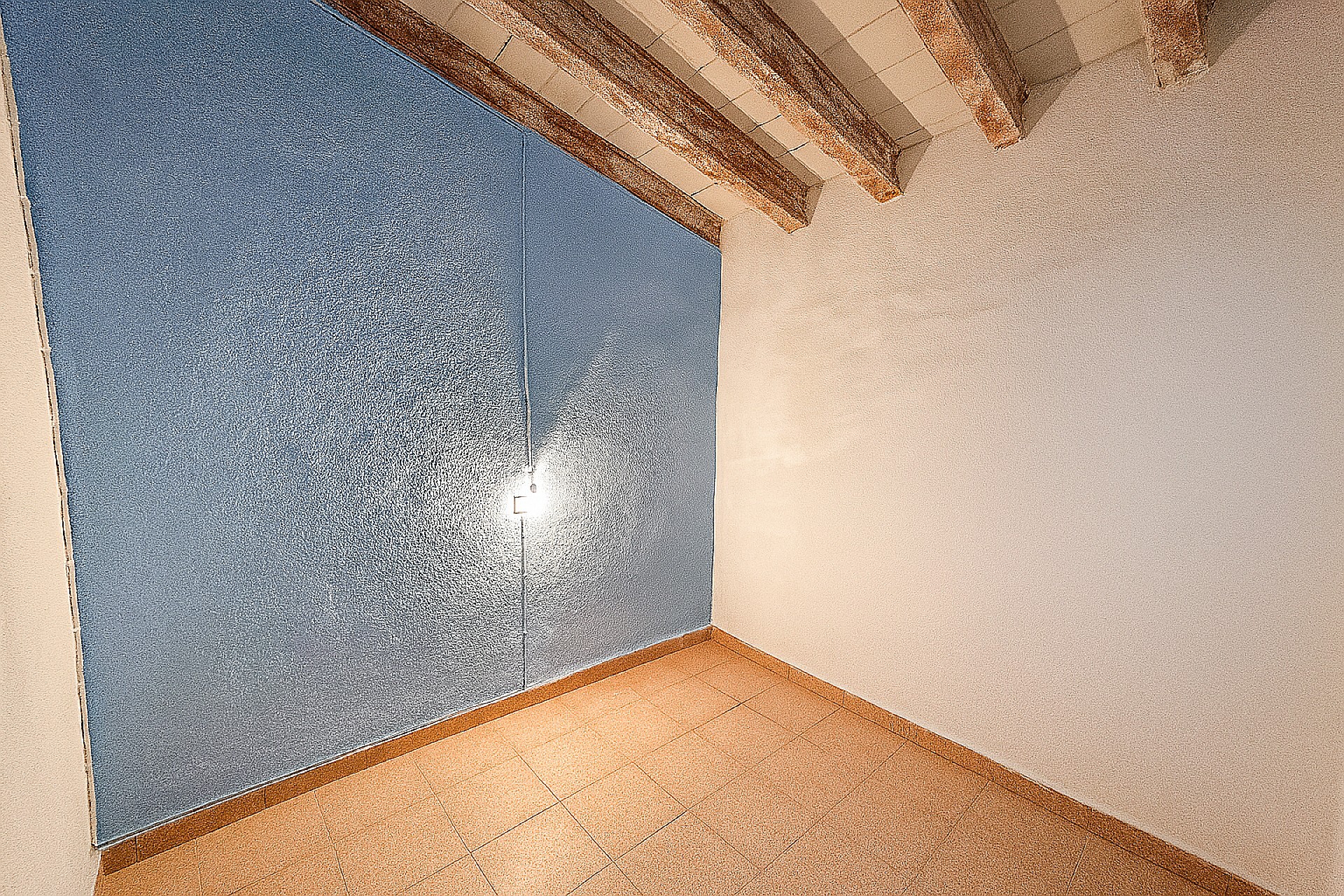 Resale - 9 Bedroom 2 Bathroom Semi-detached in Sax -  - Alicante