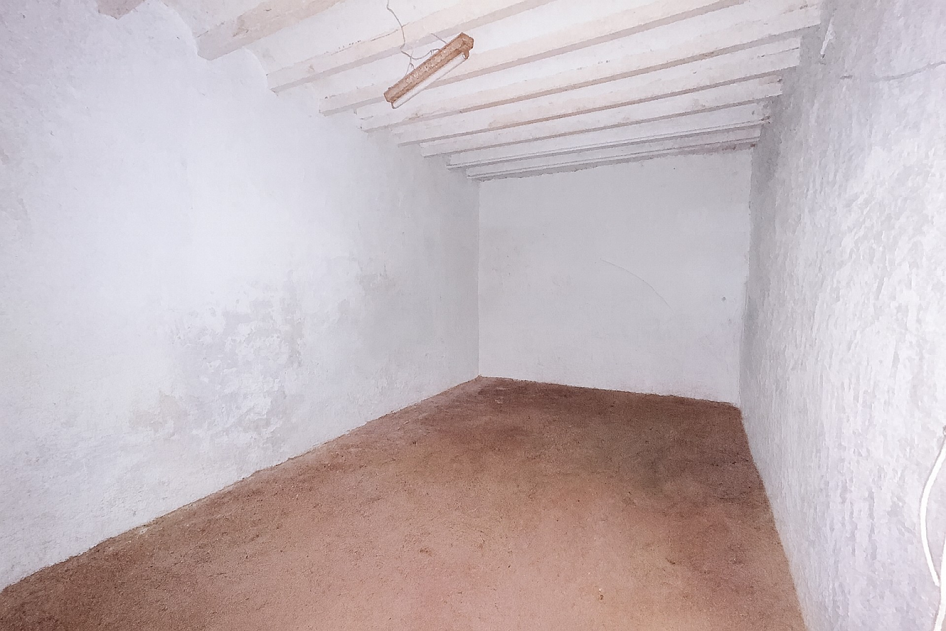Resale - 9 Bedroom 2 Bathroom Semi-detached in Sax -  - Alicante