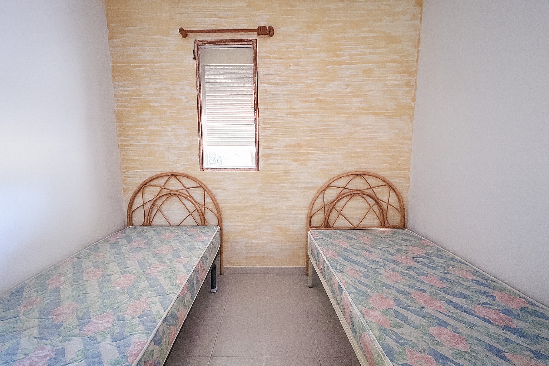 Resale - 9 Bedroom 2 Bathroom Semi-detached in Sax -  - Alicante