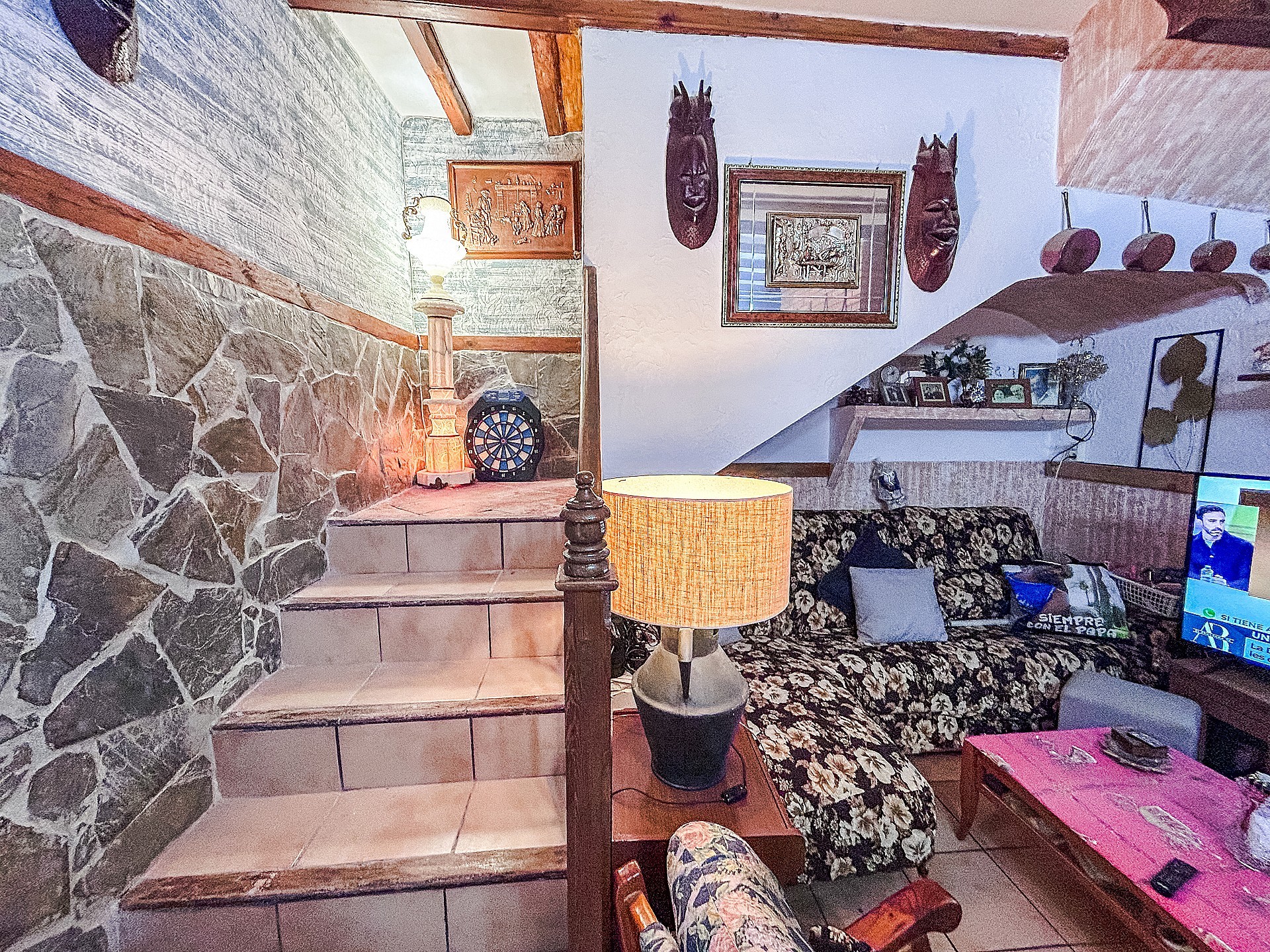 Resale - 9 Bedroom 2 Bathroom Semi-detached in Sax -  - Alicante