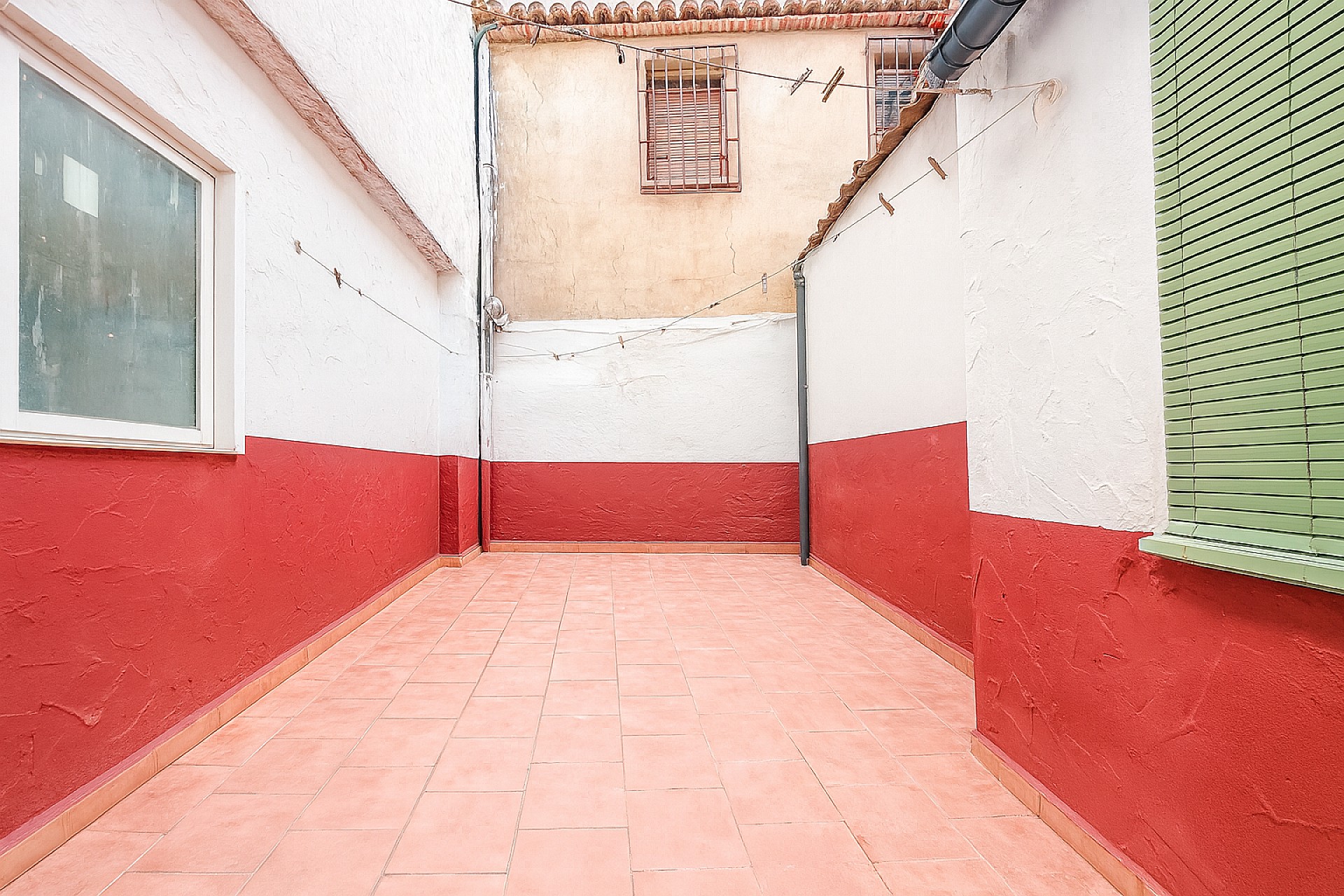 Resale - 9 Bedroom 2 Bathroom Semi-detached in Sax -  - Alicante