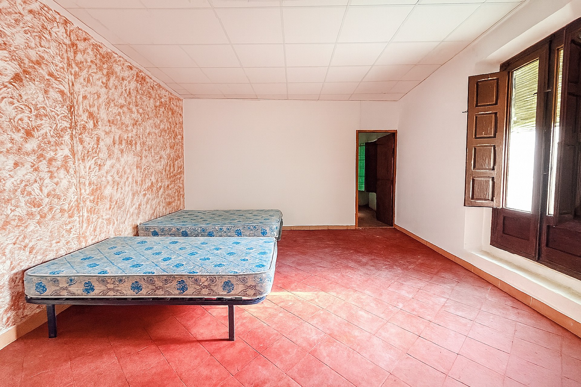Resale - 9 Bedroom 2 Bathroom Semi-detached in Sax -  - Alicante