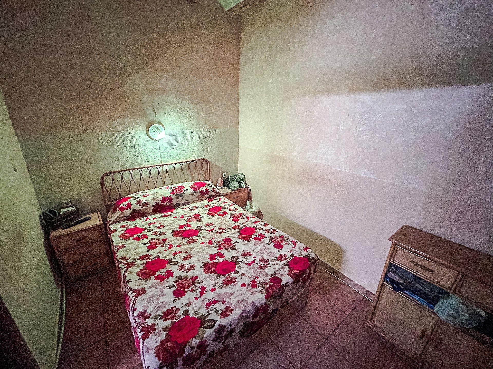 Resale - 9 Bedroom 2 Bathroom Semi-detached in Sax -  - Alicante