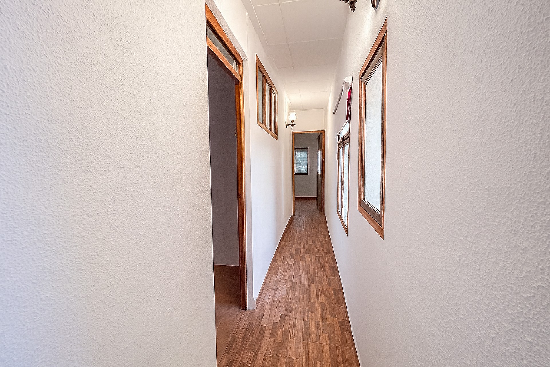 Resale - 9 Bedroom 2 Bathroom Semi-detached in Sax -  - Alicante