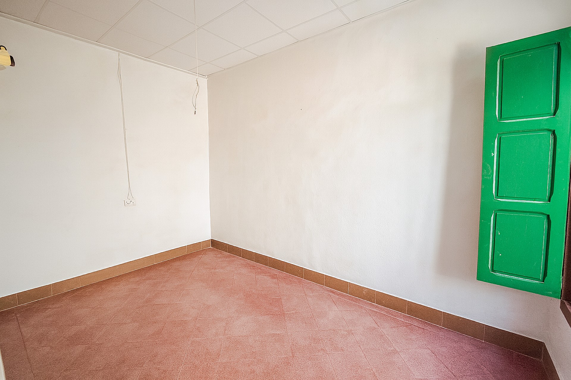 Resale - 9 Bedroom 2 Bathroom Semi-detached in Sax -  - Alicante