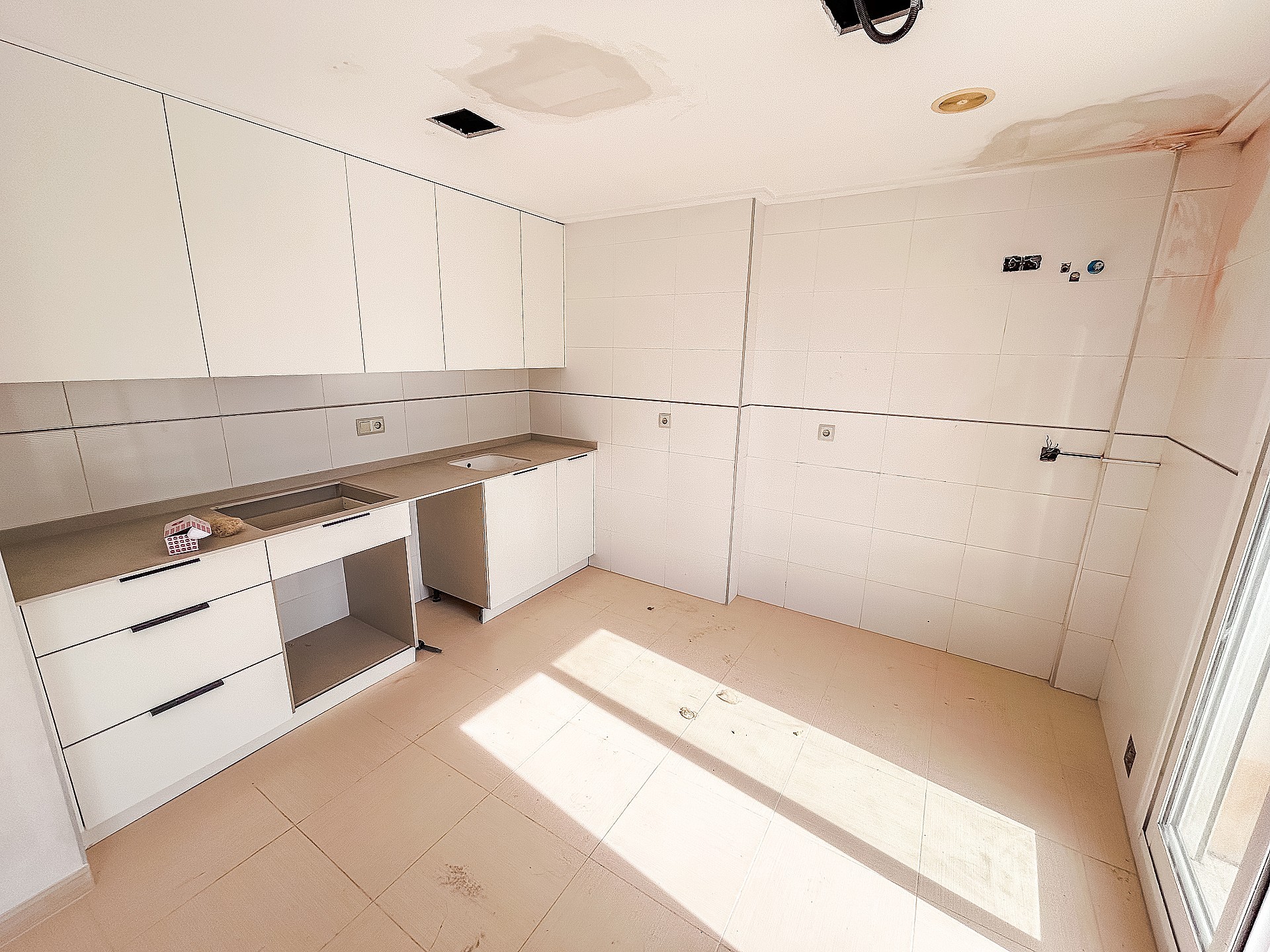 Resale - 2 Bedroom 1 Bathroom Apartment in Crevillente -  - Alicante