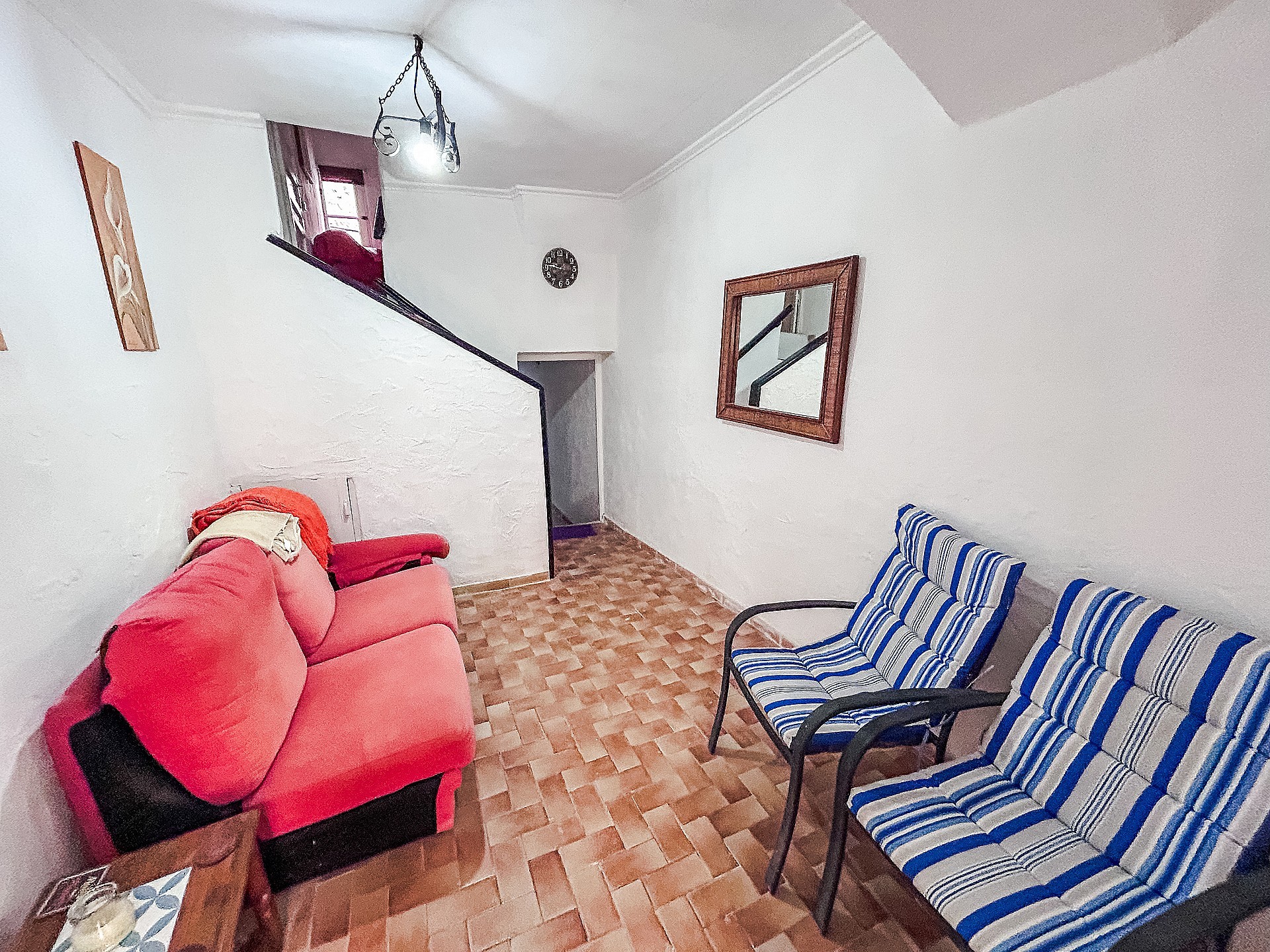 Resale - 4 Bedroom 2 Bathroom Townhouse in Onil -  - Alicante