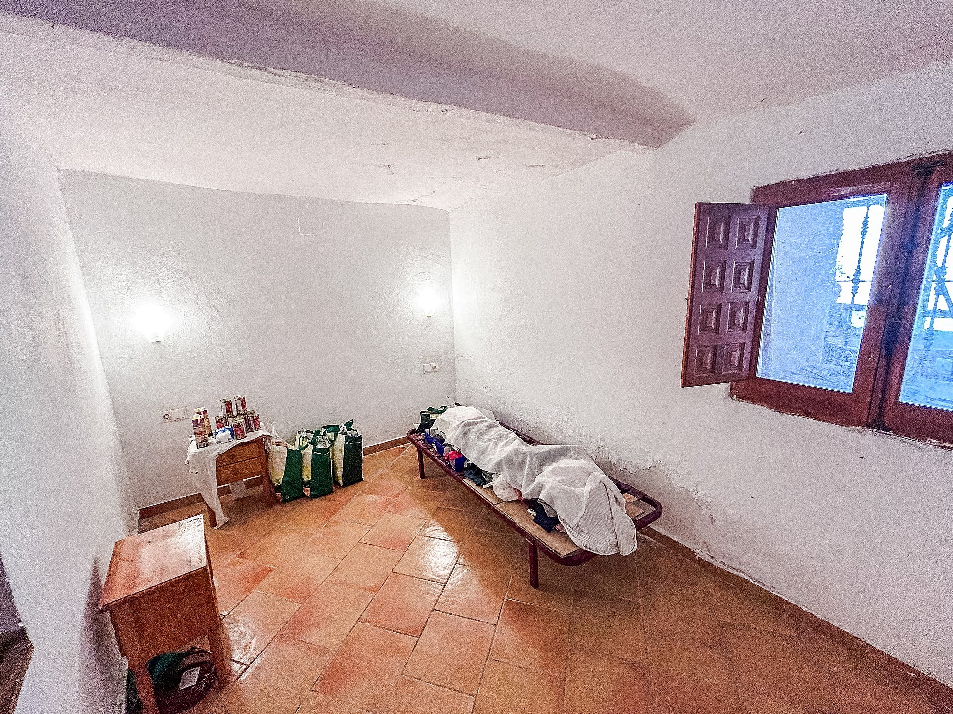 Sold - 4 Bedroom 1 Bathroom Cave House in Casas del Señor -  - Alicante
