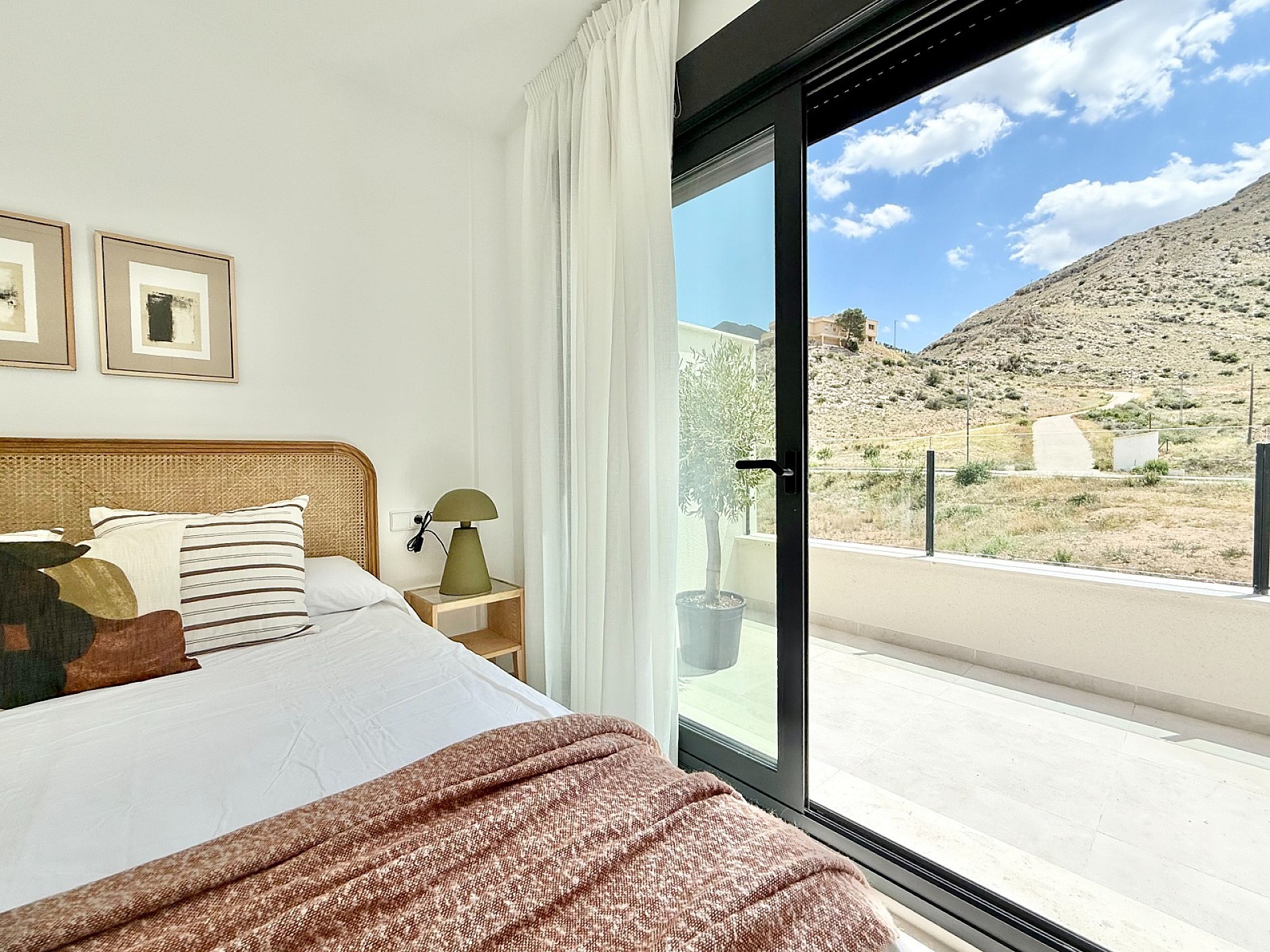 Resale - 3 Bedroom 2 Bathroom Villa in Cox -  - Alicante