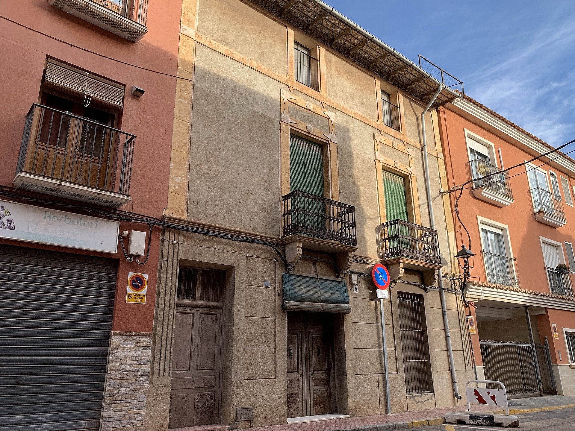 Sold - 7 Bedroom 1 Bathroom Townhouse in Agost -  - Alicante