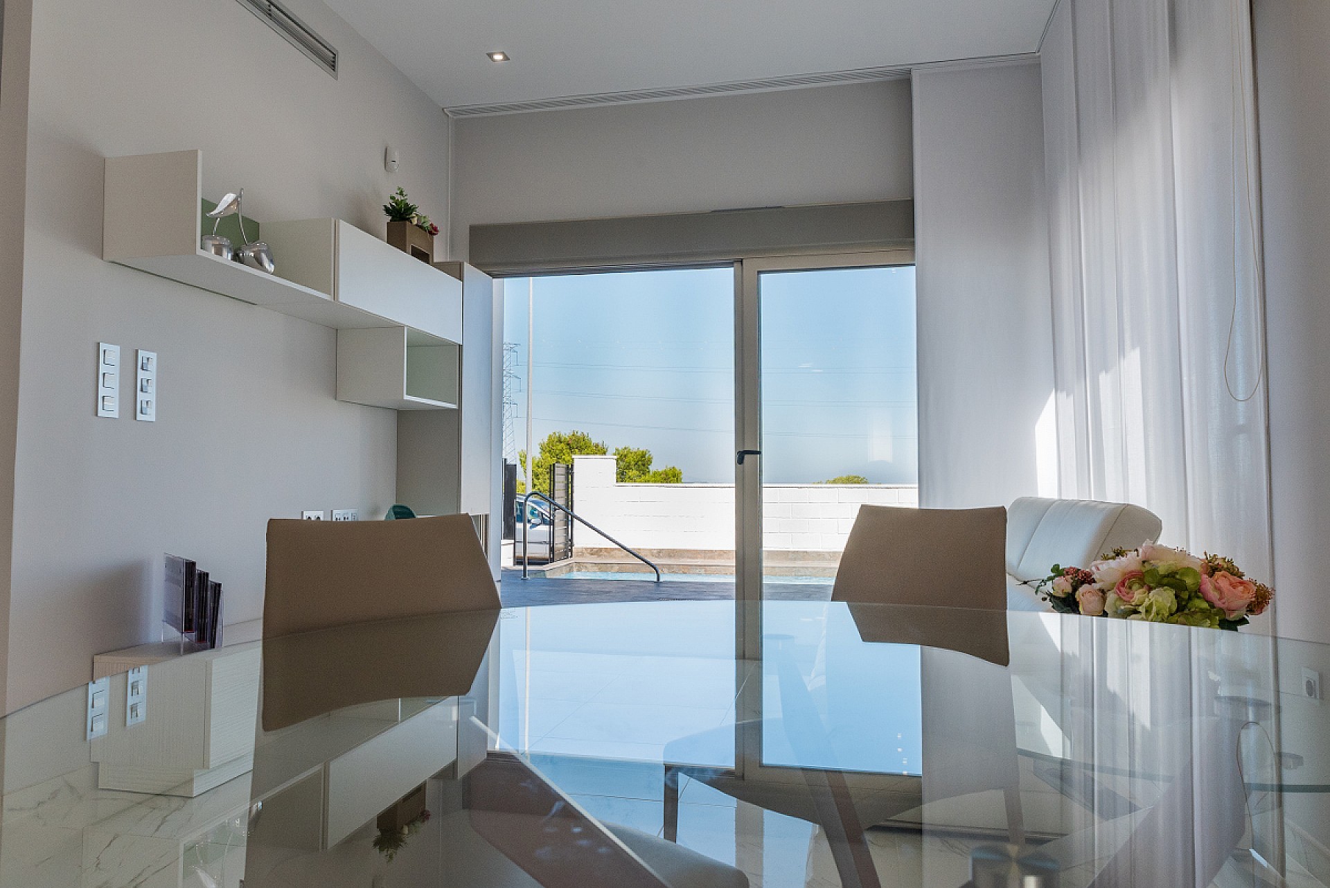 Resale - 3 Bedroom 2 Bathroom Villa in Villamartin -  - Alicante