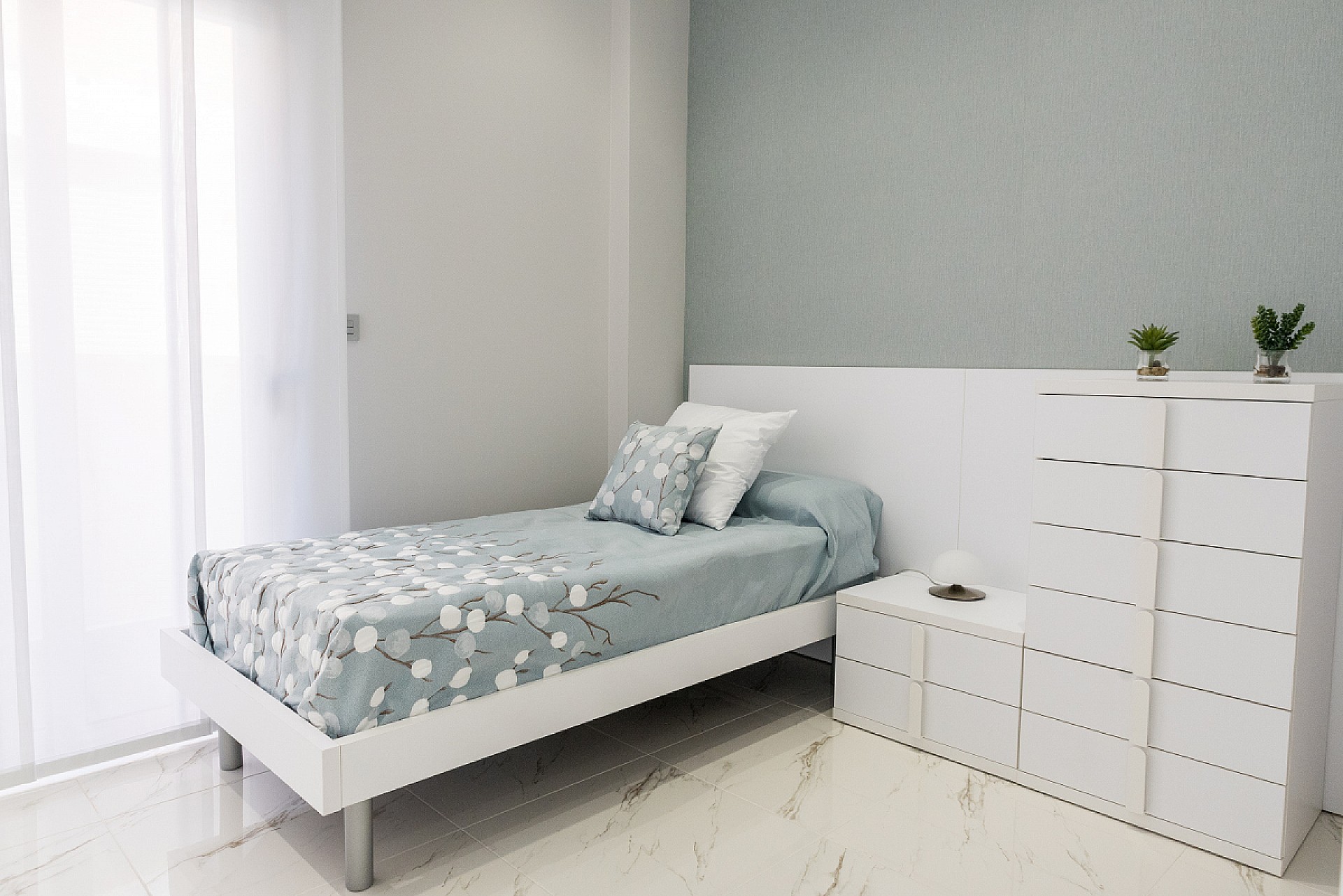 Resale - 3 Bedroom 2 Bathroom Villa in Villamartin -  - Alicante