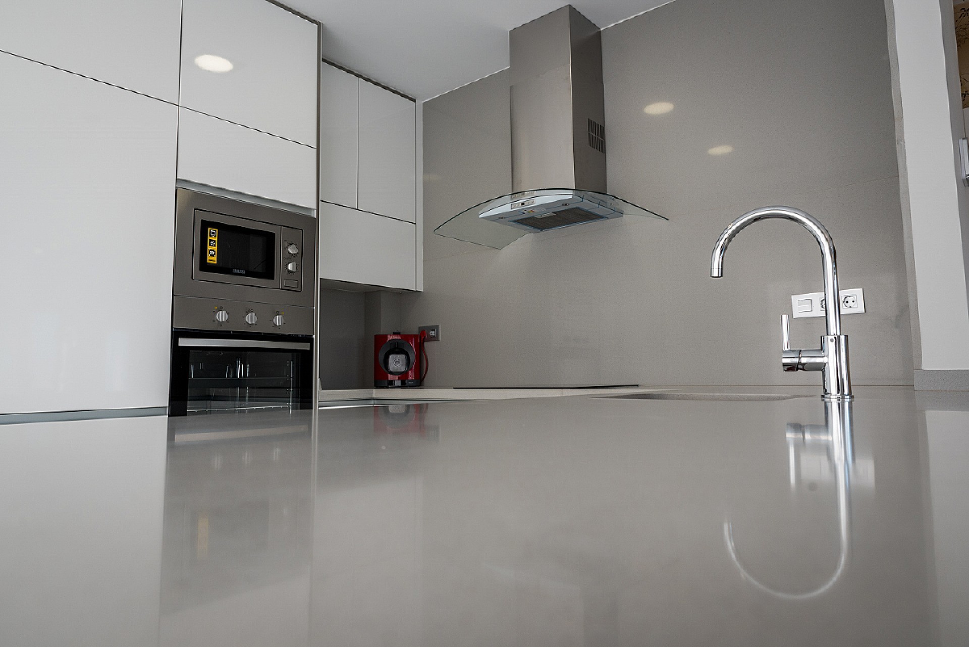 Resale - 3 Bedroom 2 Bathroom Villa in Villamartin -  - Alicante