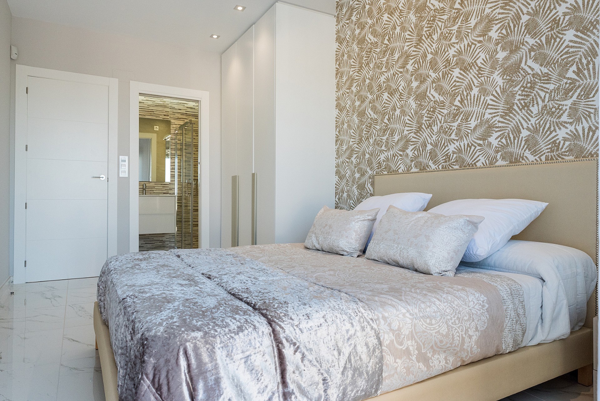 Resale - 3 Bedroom 2 Bathroom Villa in Villamartin -  - Alicante