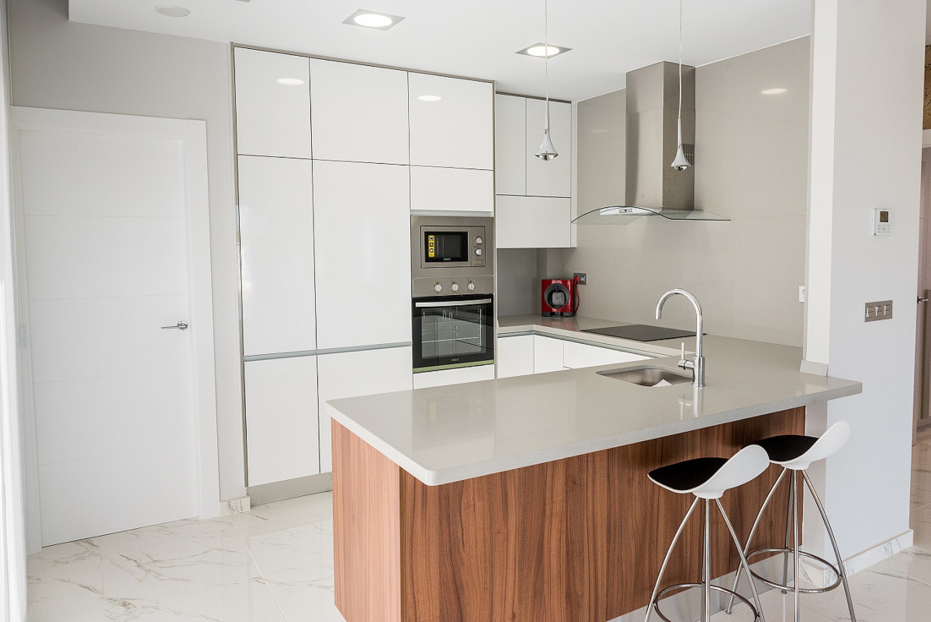 Resale - 3 Bedroom 2 Bathroom Villa in Villamartin -  - Alicante