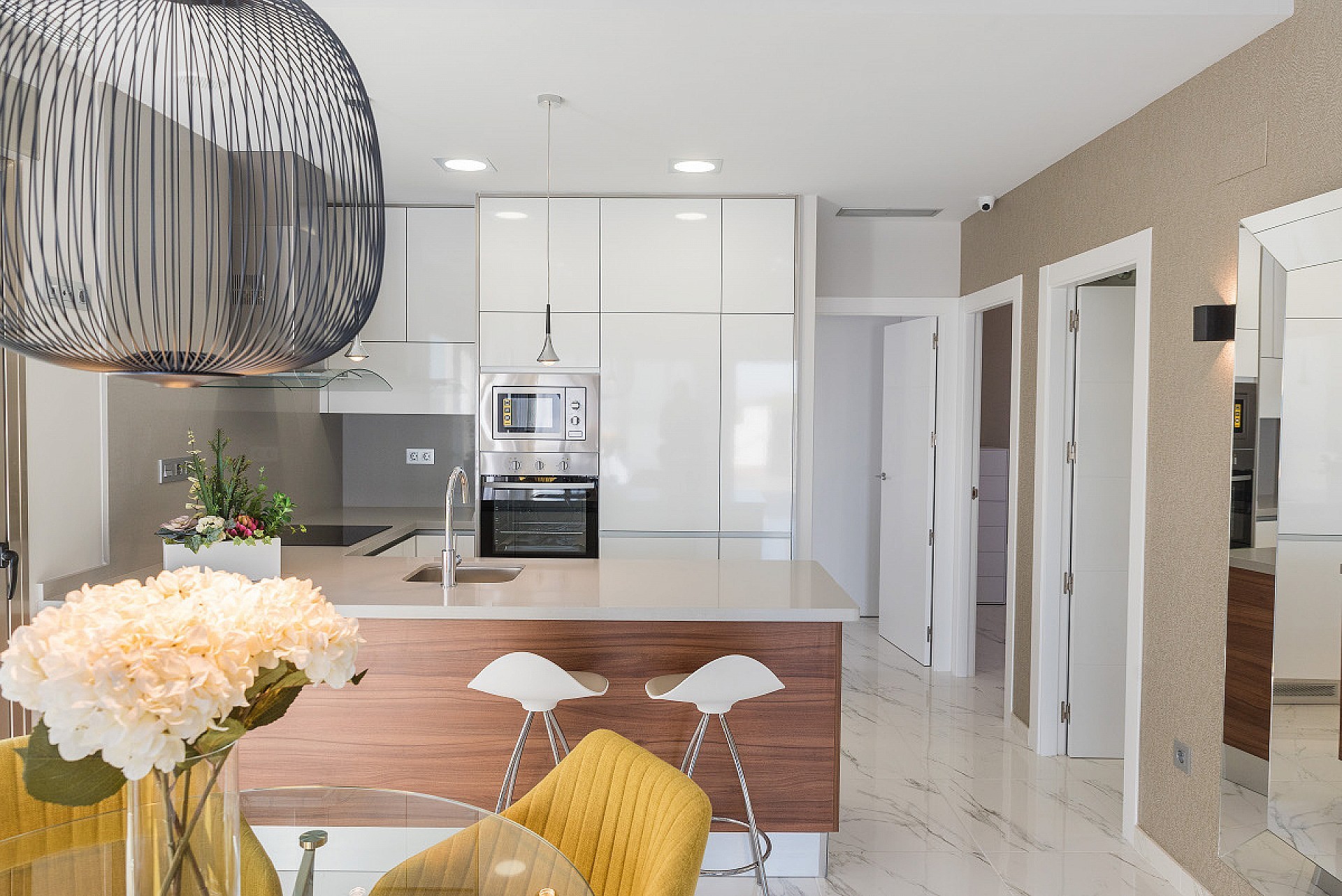 Resale - 3 Bedroom 2 Bathroom Villa in Villamartin -  - Alicante