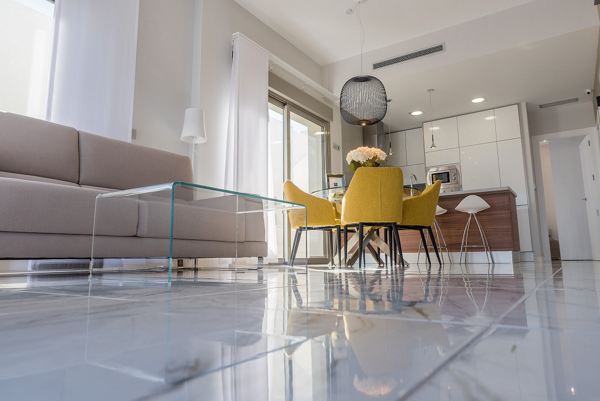 Resale - 3 Bedroom 2 Bathroom Villa in Villamartin -  - Alicante