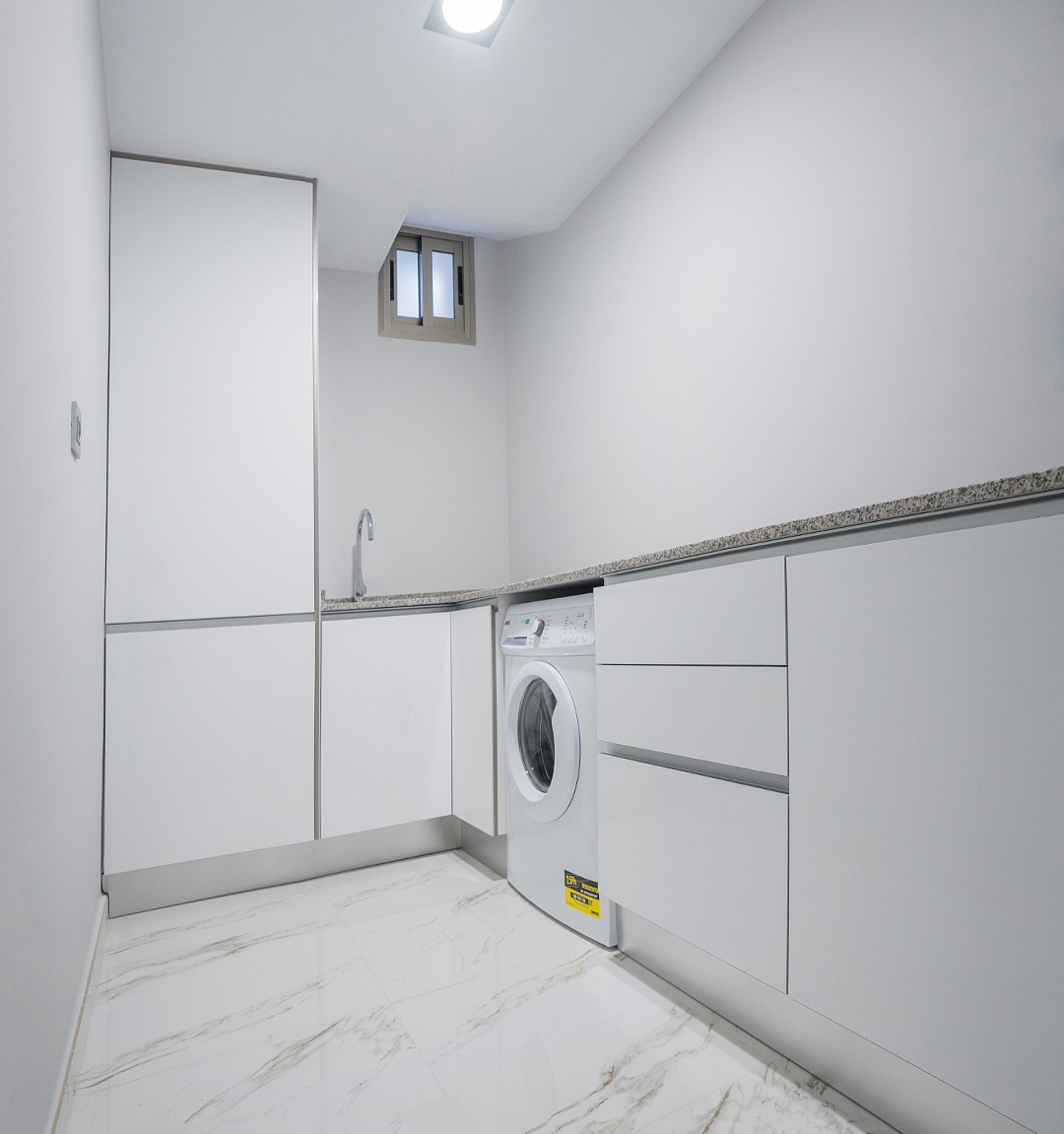 Resale - 3 Bedroom 2 Bathroom Villa in Villamartin -  - Alicante