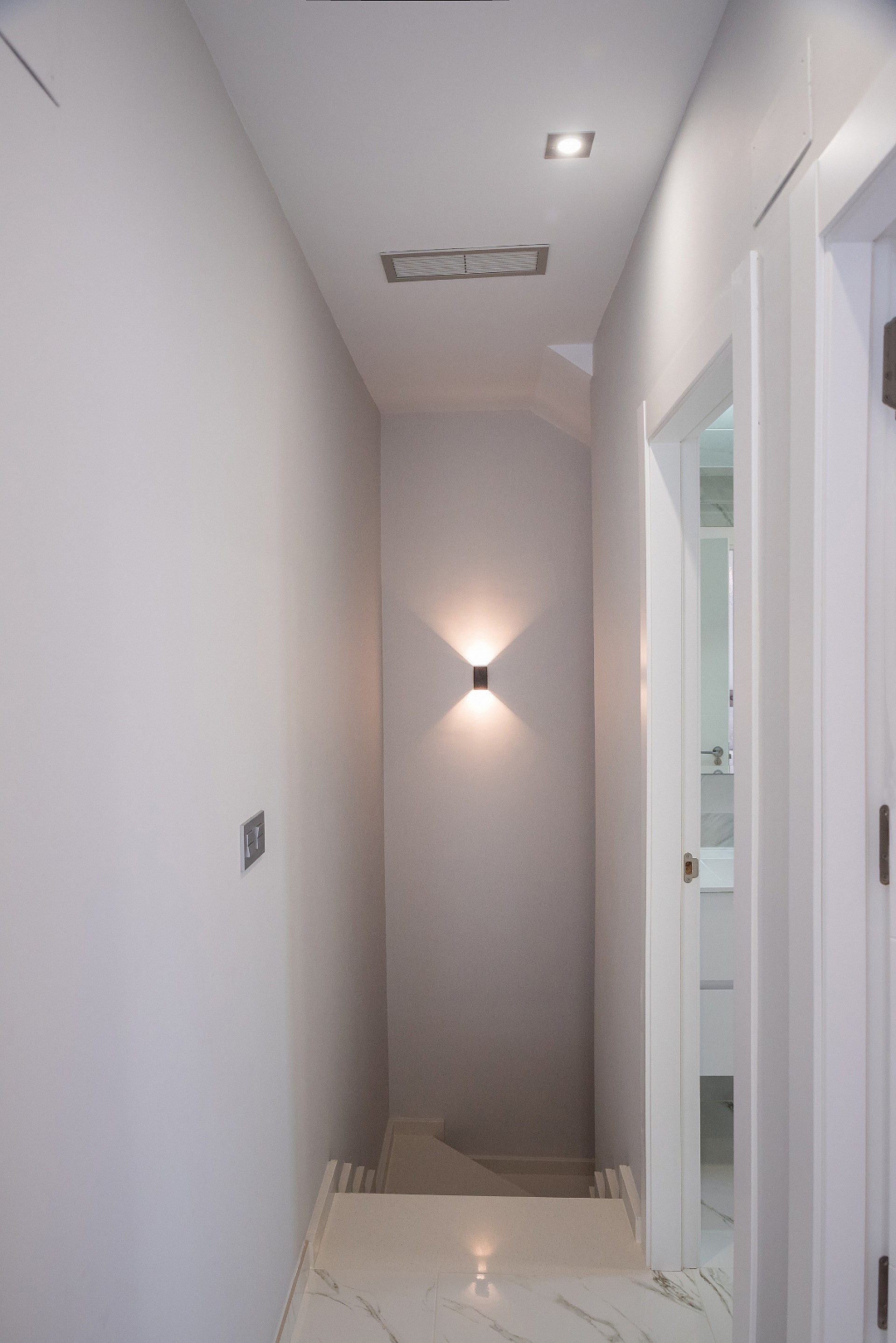 Resale - 3 Bedroom 2 Bathroom Villa in Villamartin -  - Alicante