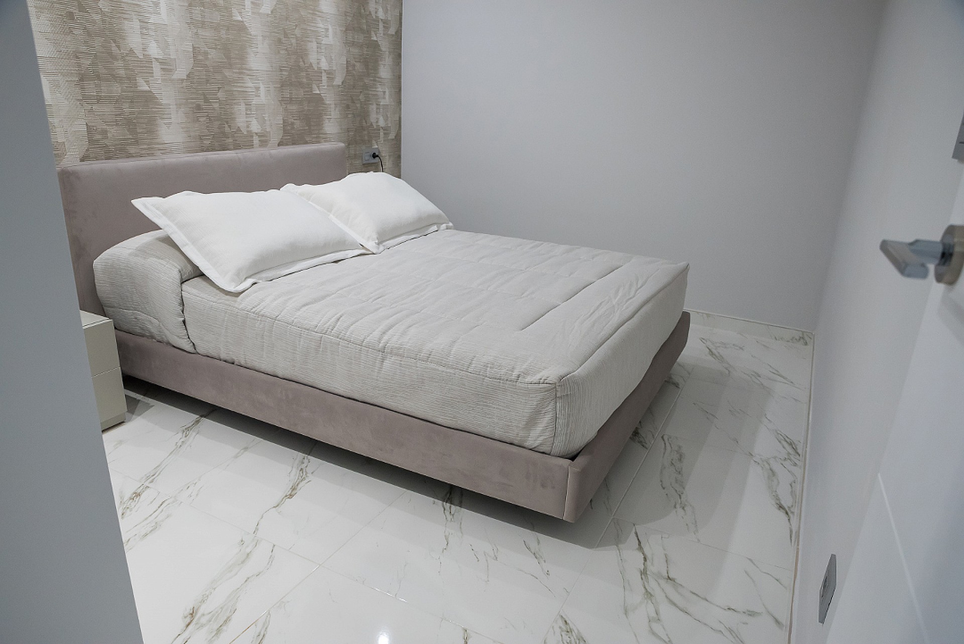 Resale - 3 Bedroom 2 Bathroom Villa in Villamartin -  - Alicante