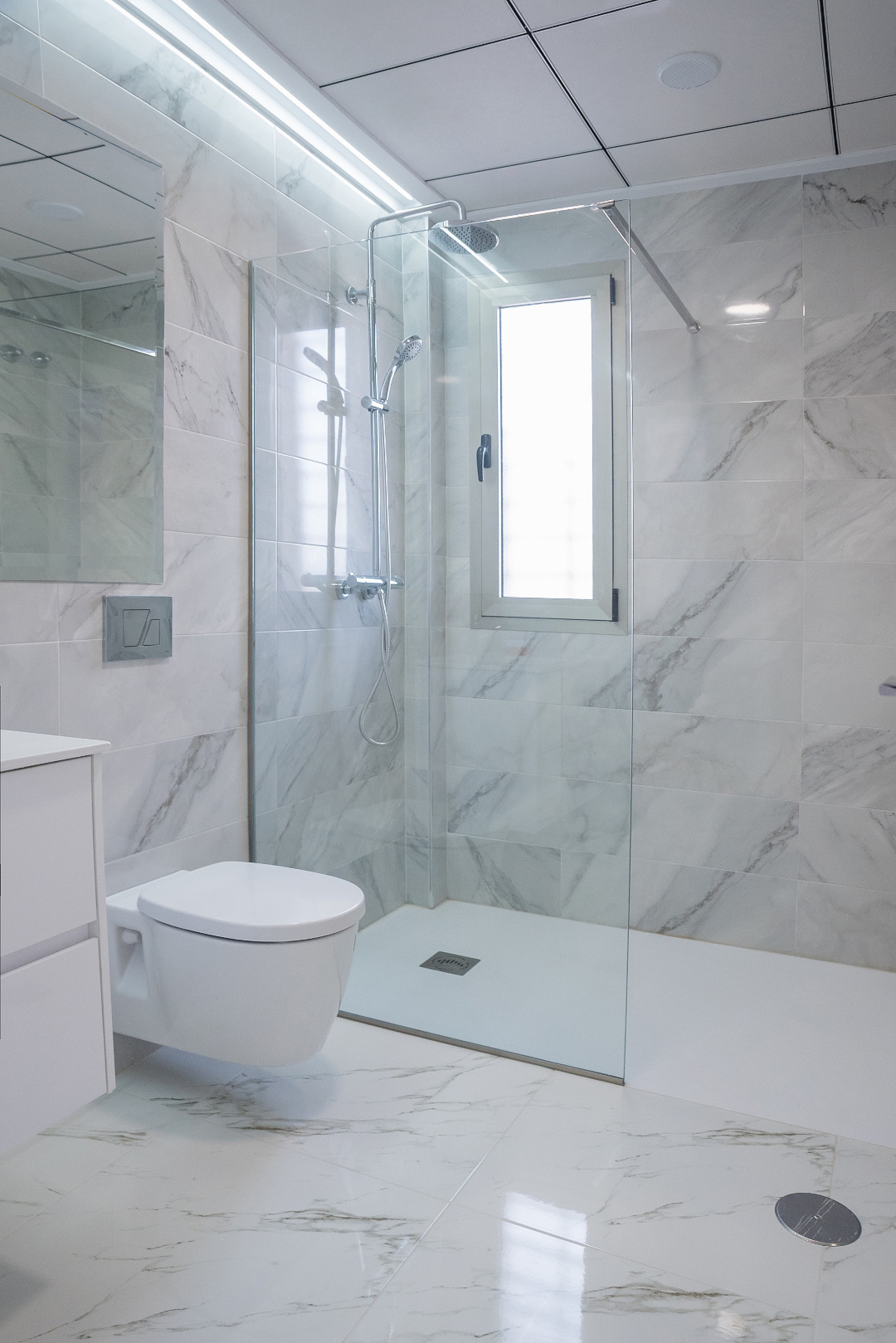 Resale - 3 Bedroom 2 Bathroom Villa in Villamartin -  - Alicante