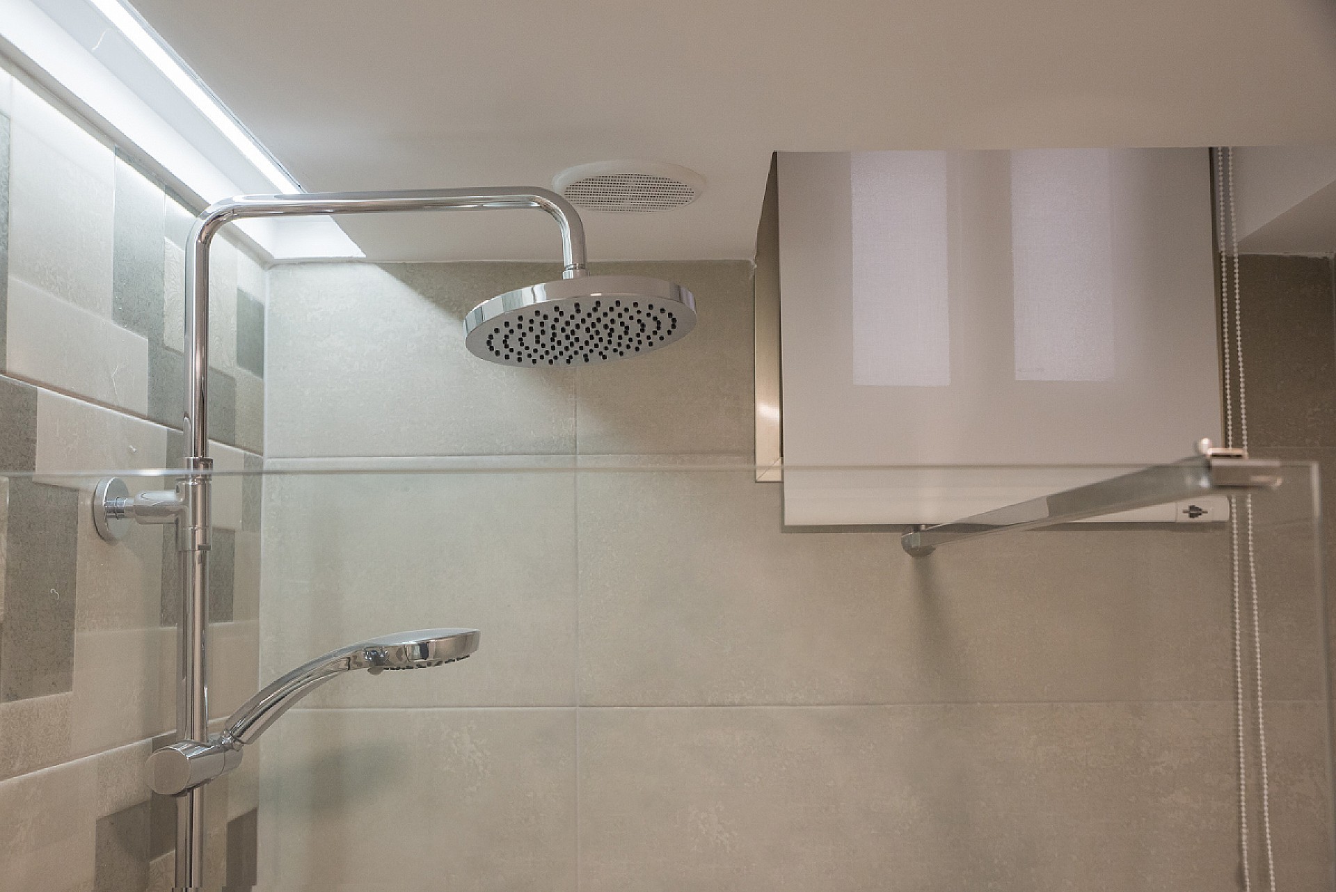 Resale - 3 Bedroom 2 Bathroom Villa in Villamartin -  - Alicante