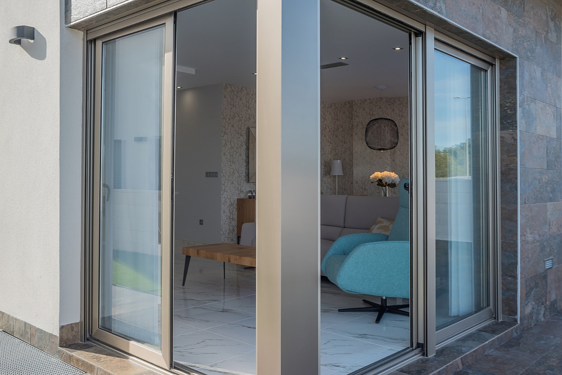 Resale - 3 Bedroom 2 Bathroom Villa in Villamartin -  - Alicante