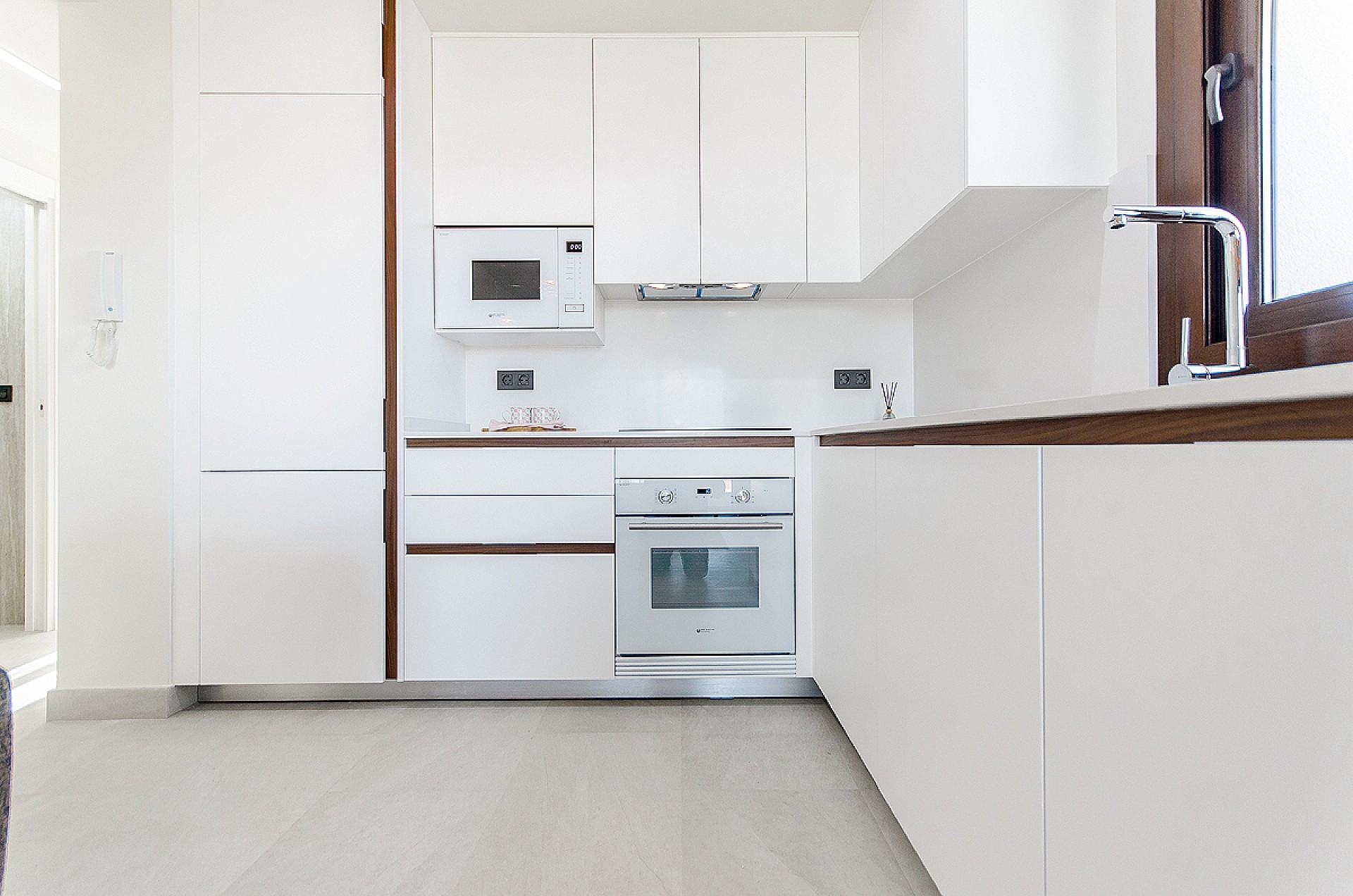 Resale - 2 Bedroom 2 Bathroom Apartment in Torrevieja -  - Alicante