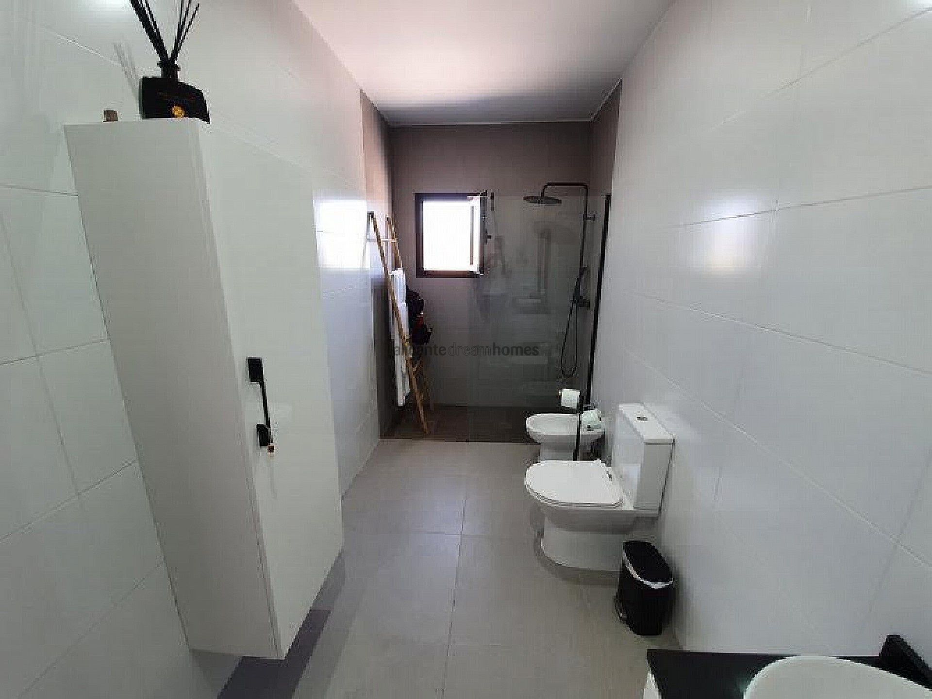 Resale - 3 Bedroom 3 Bathroom Villa in Hondon de las Nieves -  - Alicante