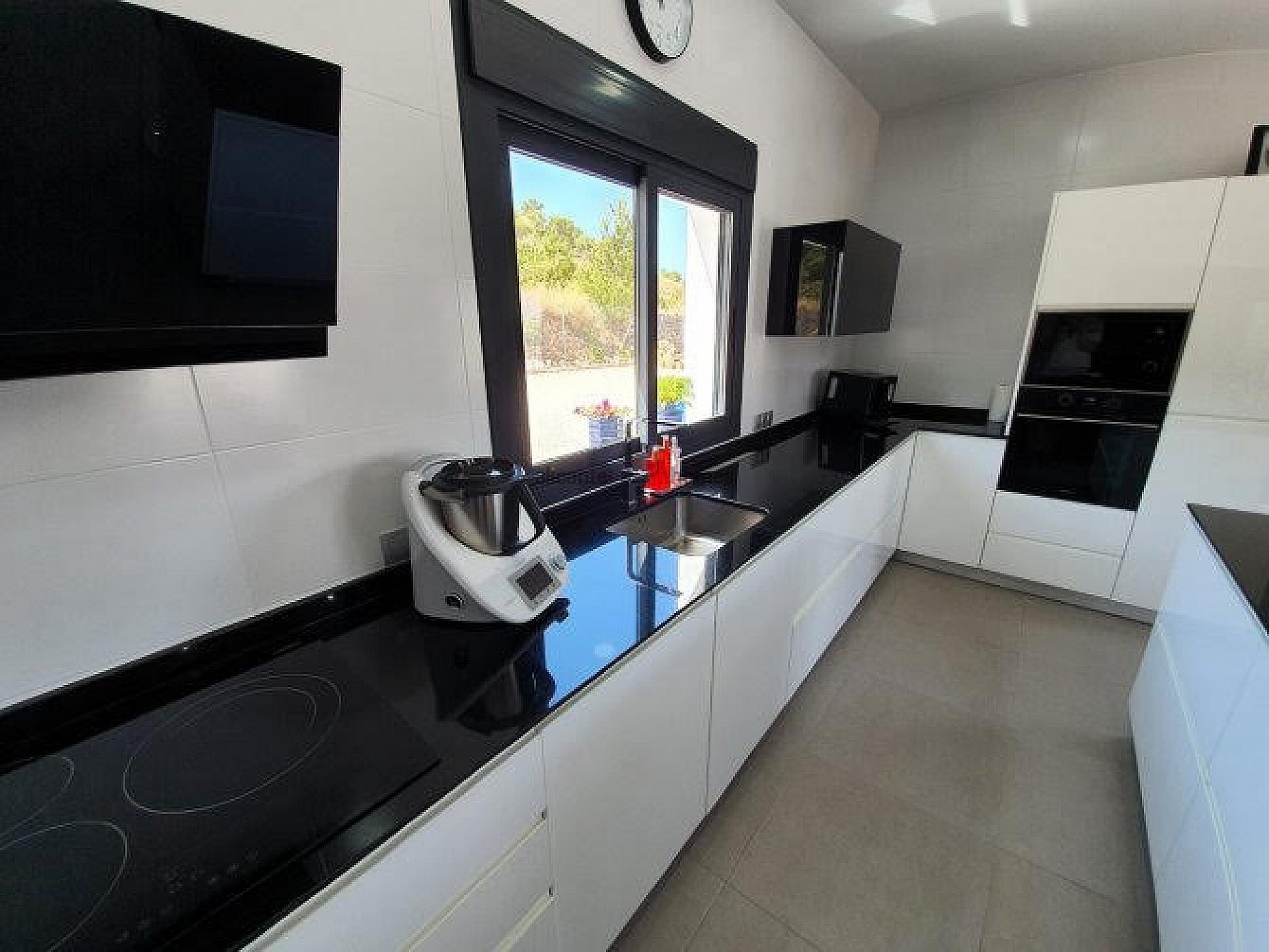 Resale - 3 Bedroom 3 Bathroom Villa in Hondon de las Nieves -  - Alicante
