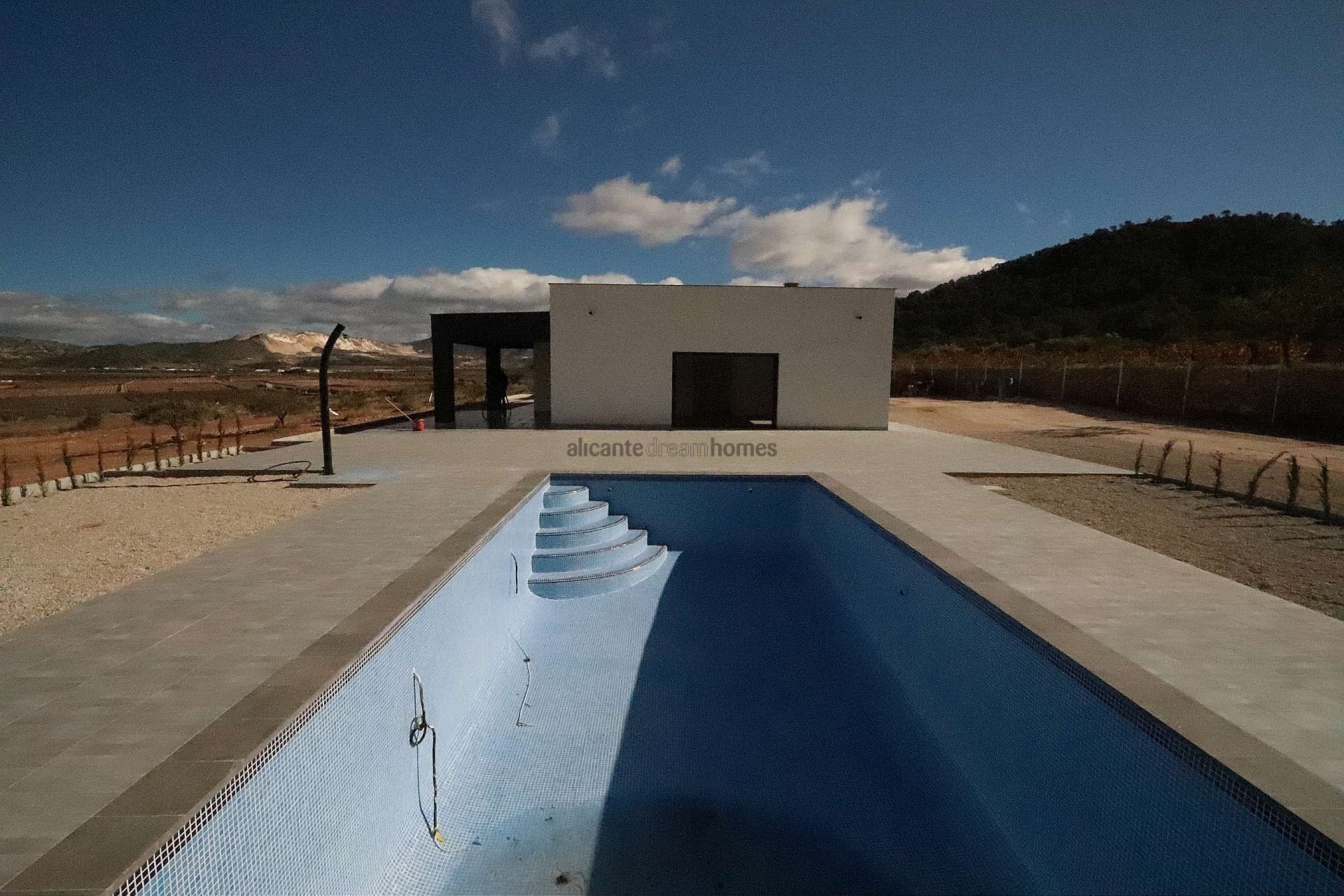 Resale - 3 Bedroom 3 Bathroom Villa in Hondon de las Nieves -  - Alicante