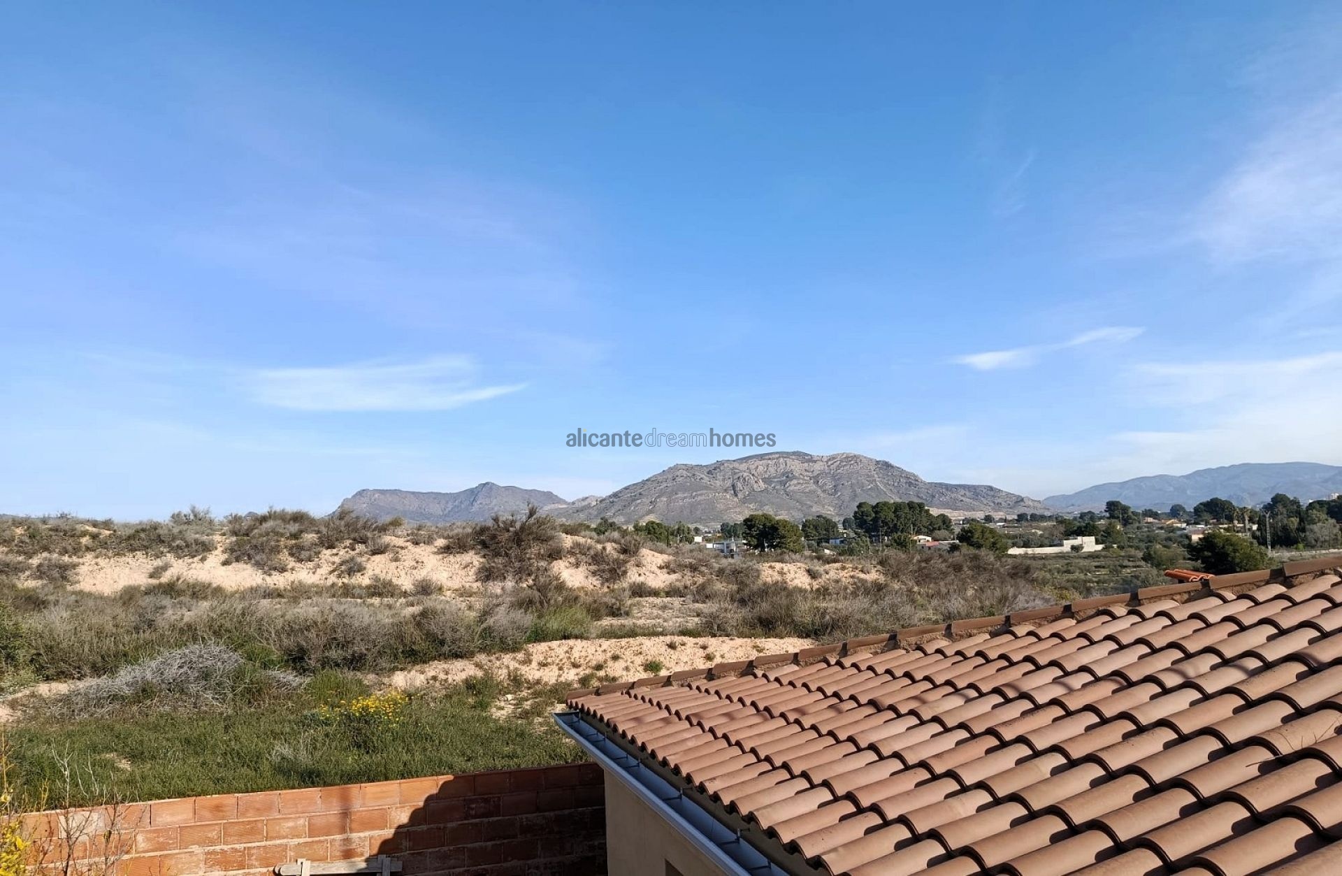 Resale - 6 Bedroom 3 Bathroom Villa in Elda -  - Alicante