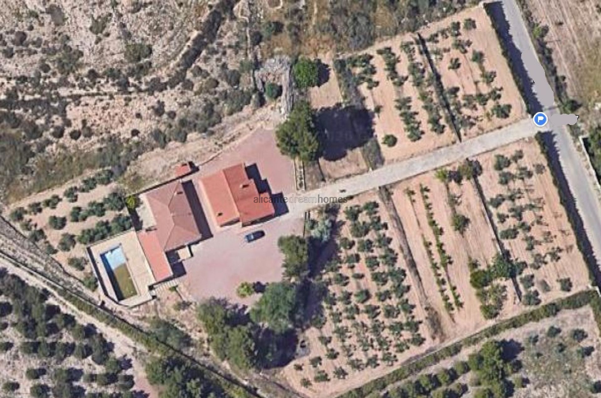 Resale - 6 Bedroom 3 Bathroom Villa in Elda -  - Alicante