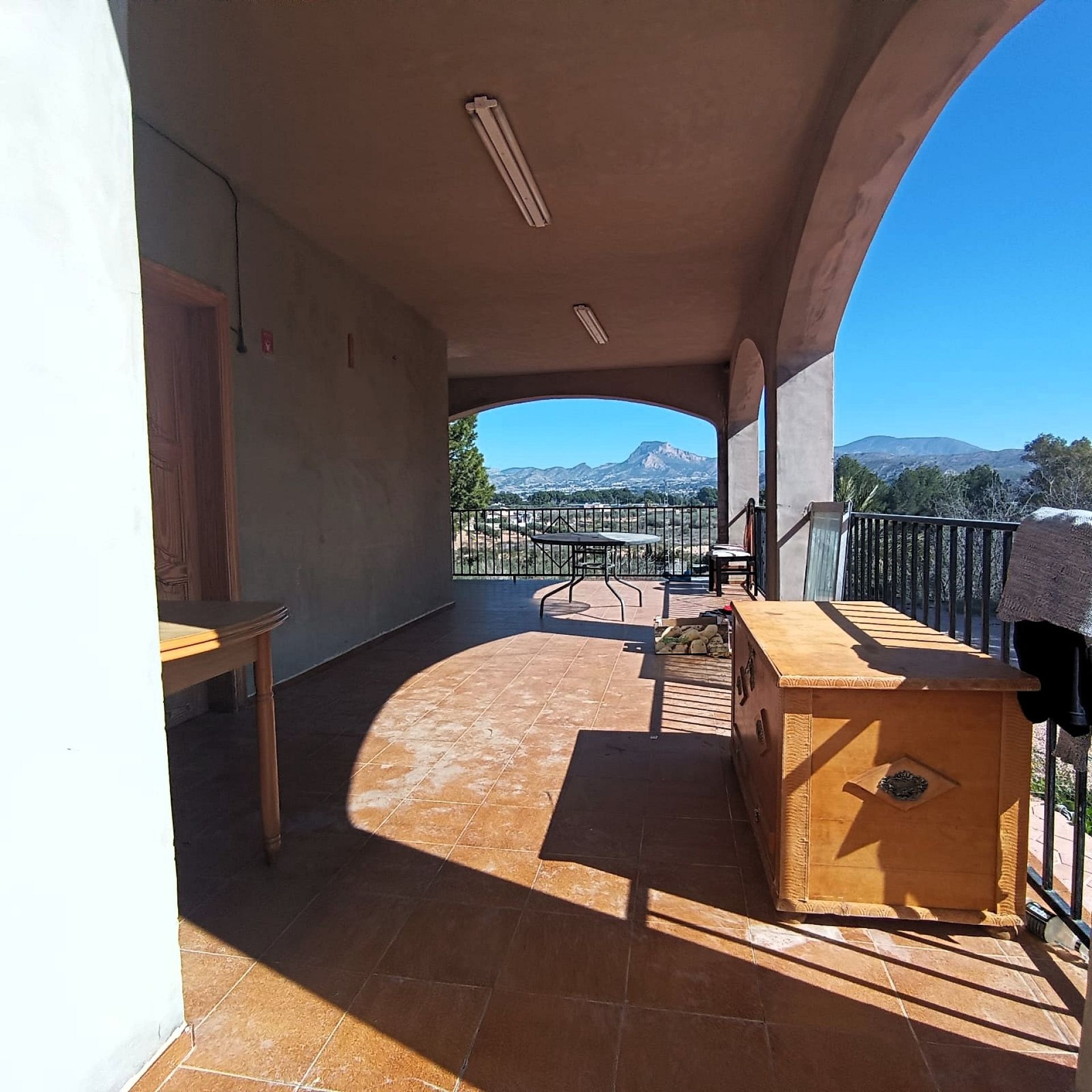 Resale - 6 Bedroom 3 Bathroom Villa in Elda -  - Alicante