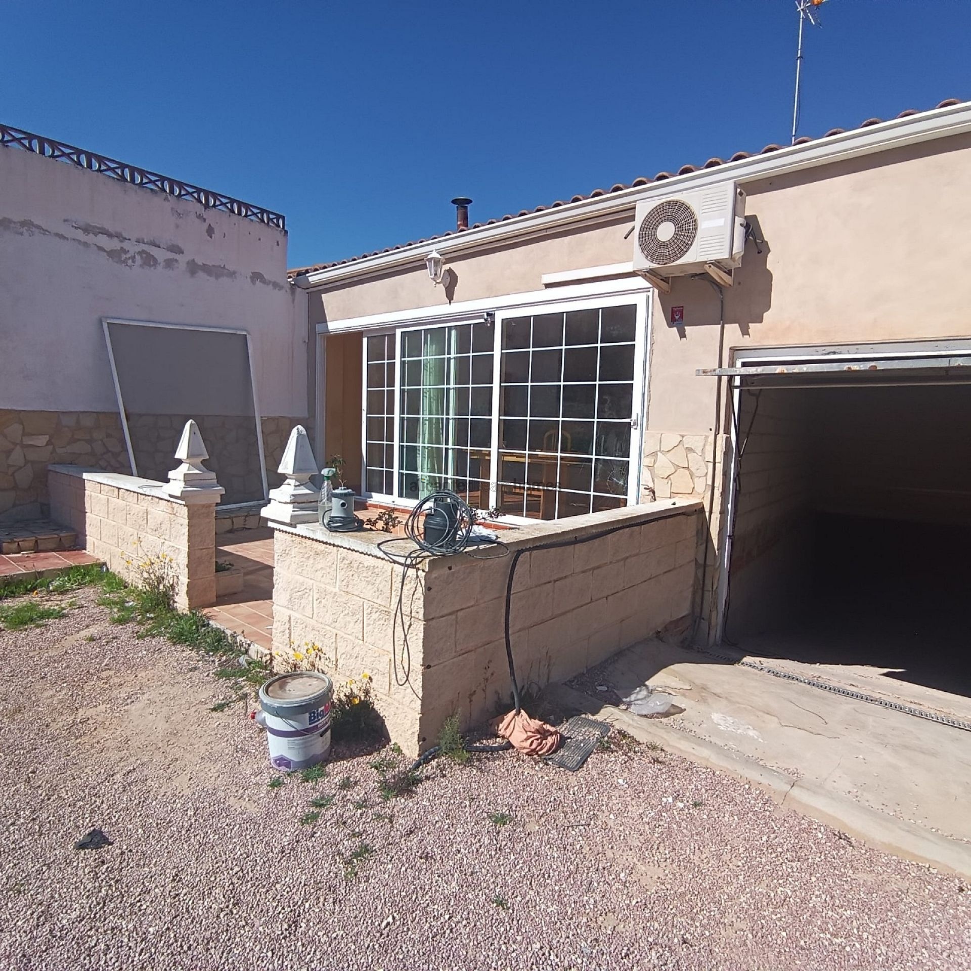 Resale - 6 Bedroom 3 Bathroom Villa in Elda -  - Alicante