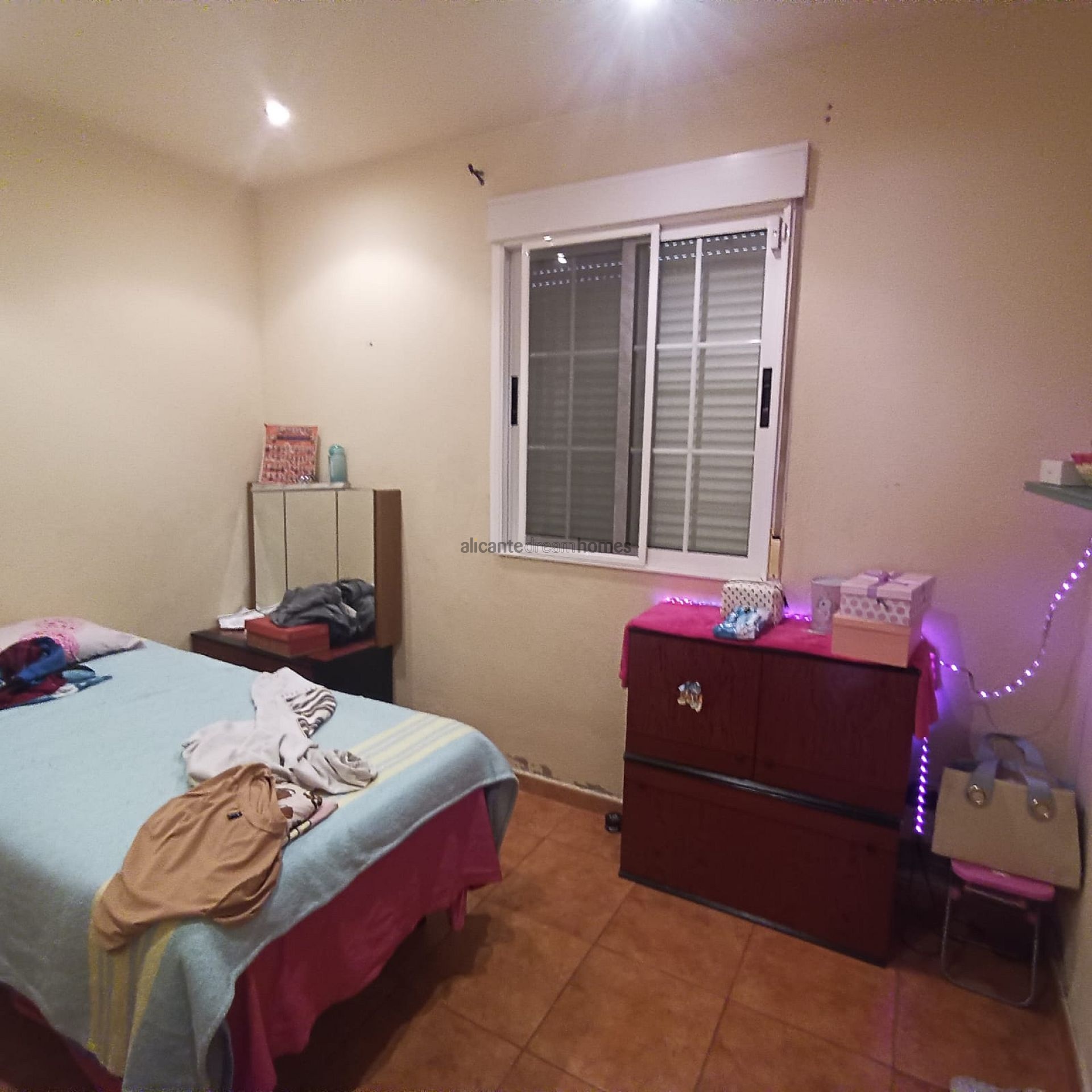 Resale - 6 Bedroom 3 Bathroom Villa in Elda -  - Alicante