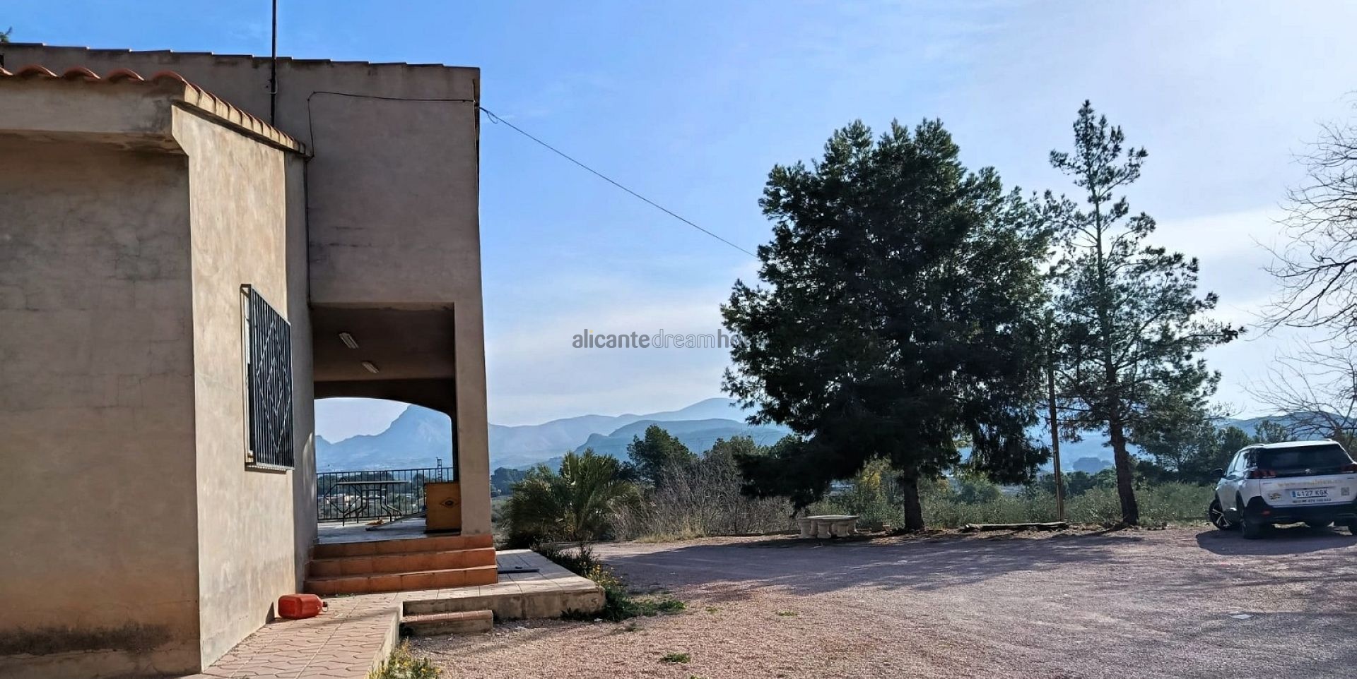 Resale - 6 Bedroom 3 Bathroom Villa in Elda -  - Alicante