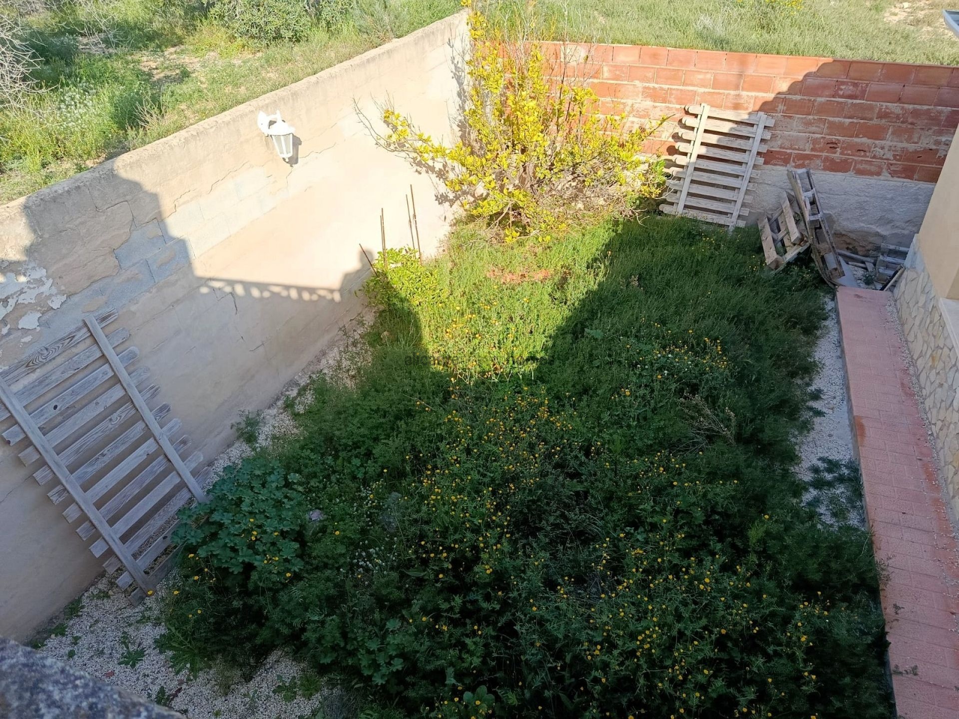 Resale - 6 Bedroom 3 Bathroom Villa in Elda -  - Alicante