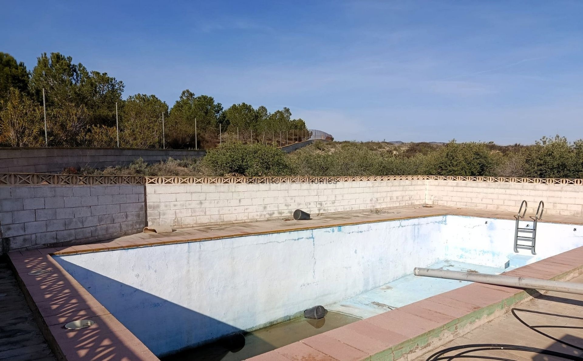 Resale - 6 Bedroom 3 Bathroom Villa in Elda -  - Alicante