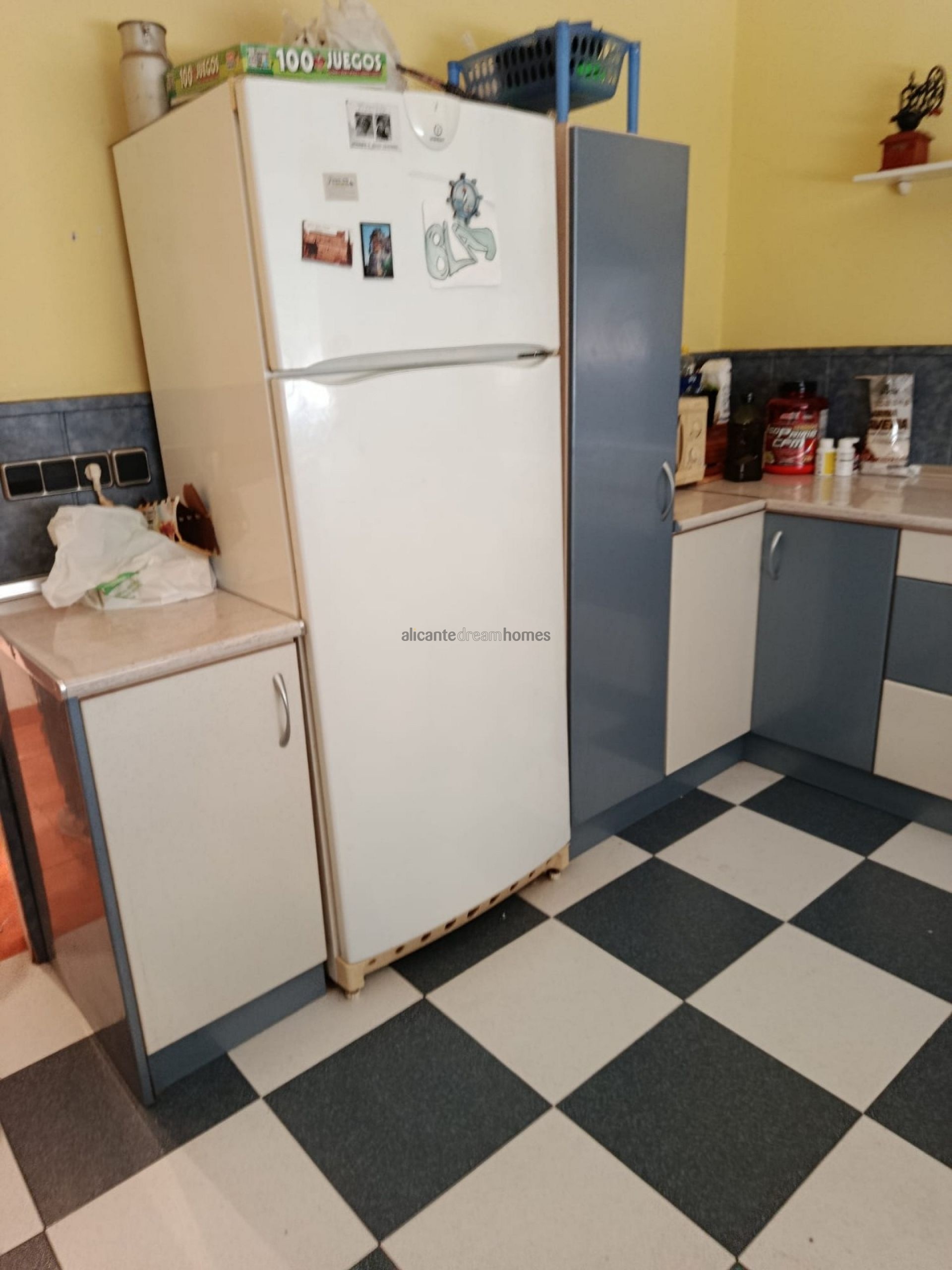 Resale - 6 Bedroom 3 Bathroom Villa in Elda -  - Alicante