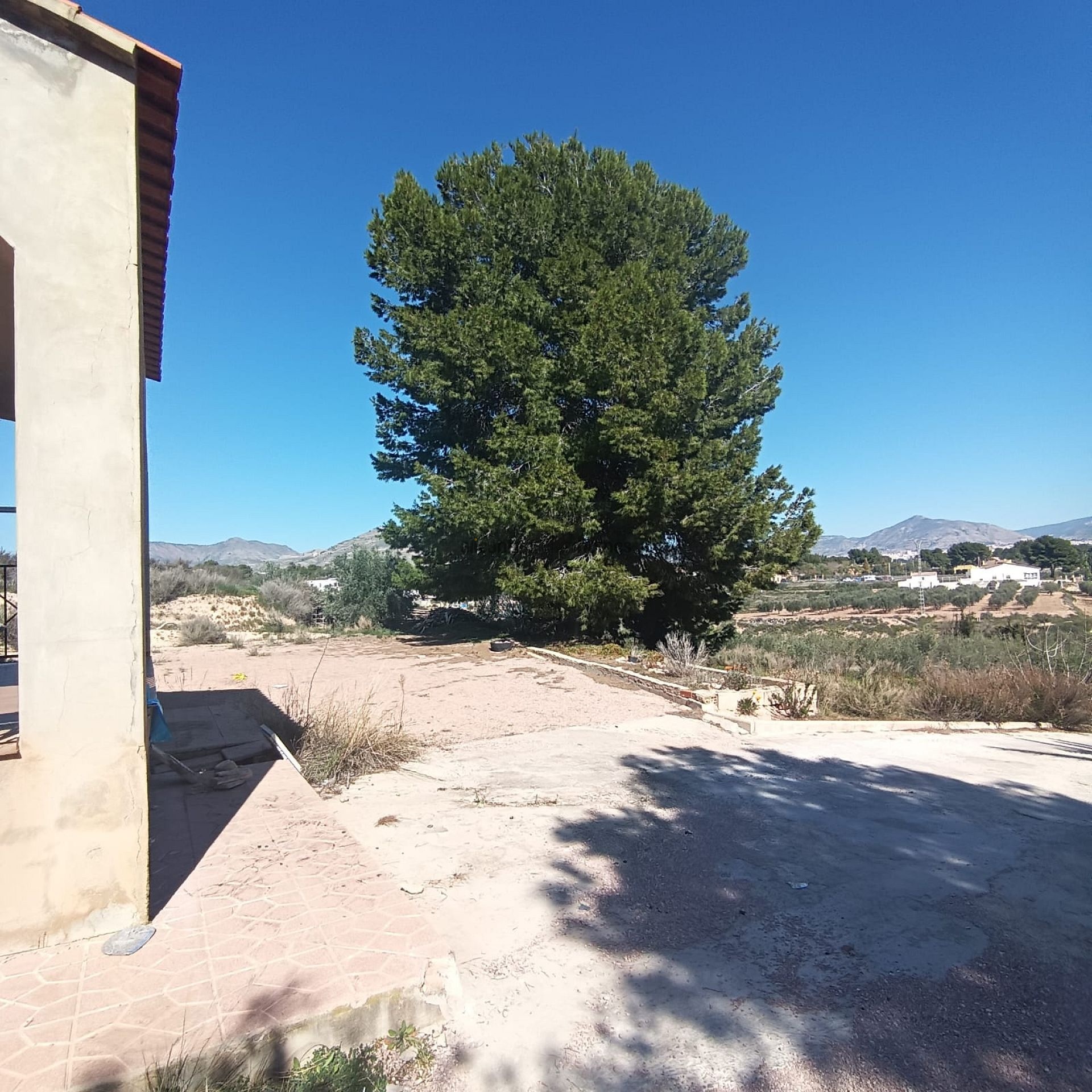 Resale - 6 Bedroom 3 Bathroom Villa in Elda -  - Alicante