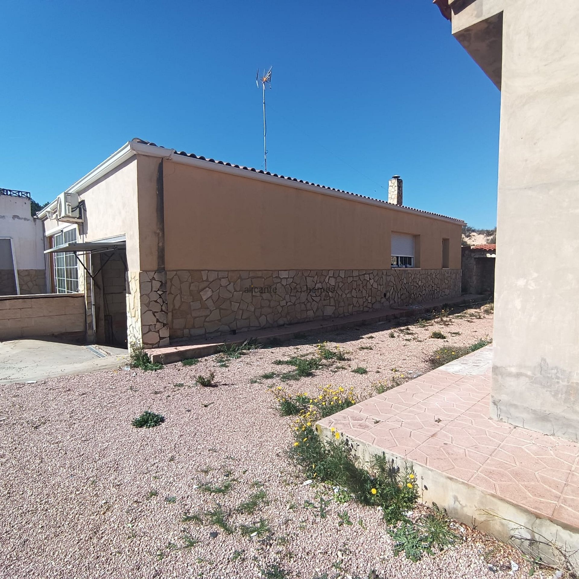 Resale - 6 Bedroom 3 Bathroom Villa in Elda -  - Alicante