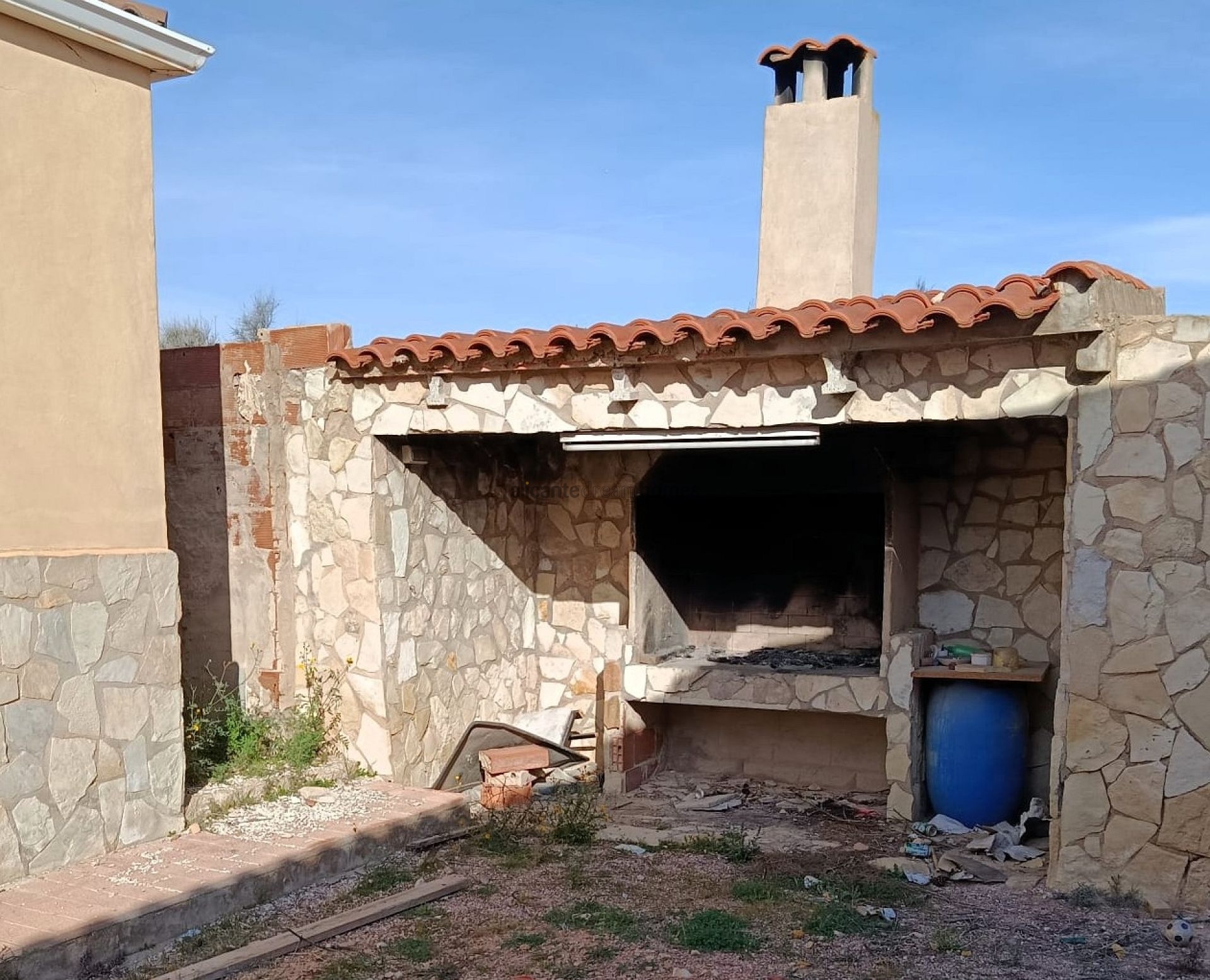 Resale - 6 Bedroom 3 Bathroom Villa in Elda -  - Alicante