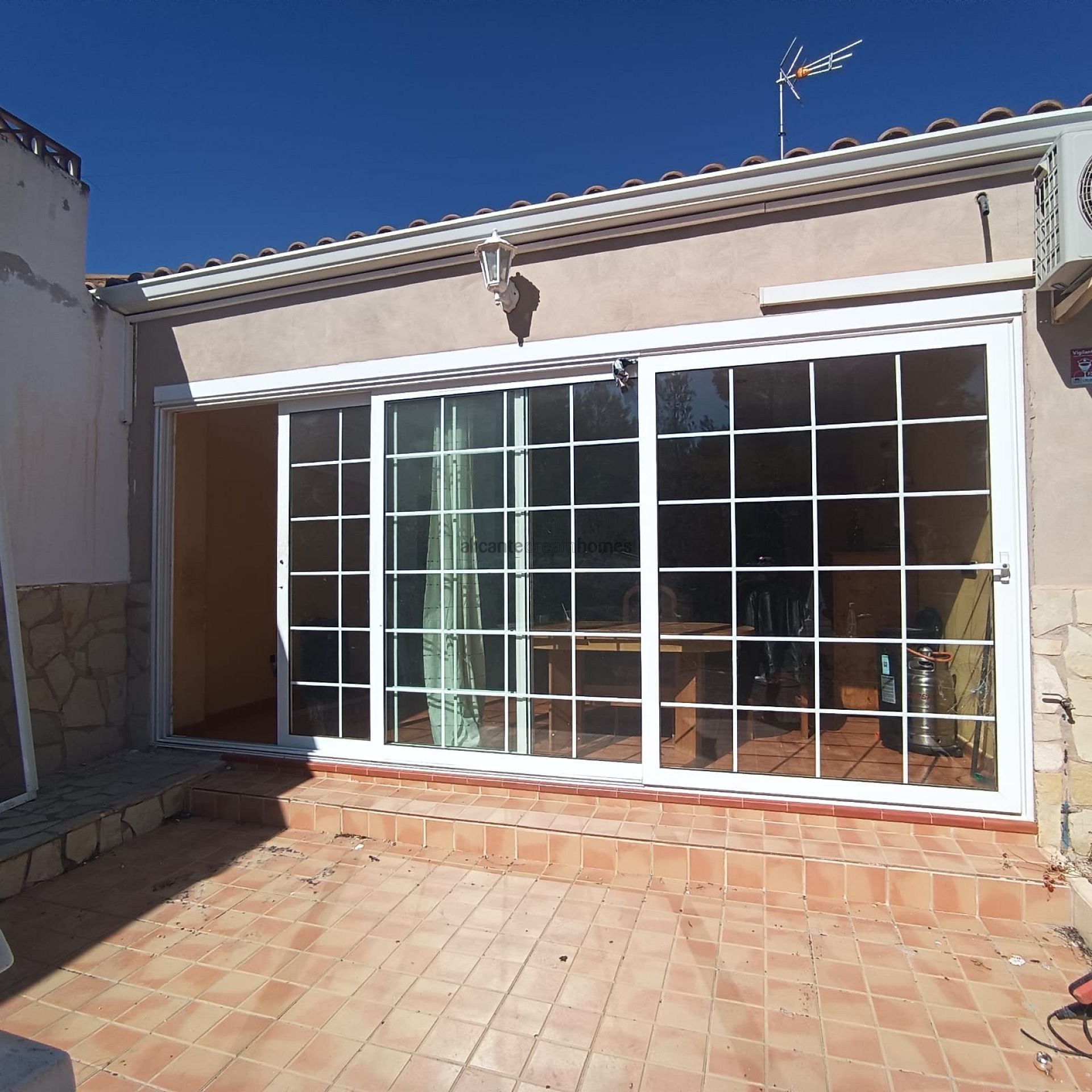 Resale - 6 Bedroom 3 Bathroom Villa in Elda -  - Alicante