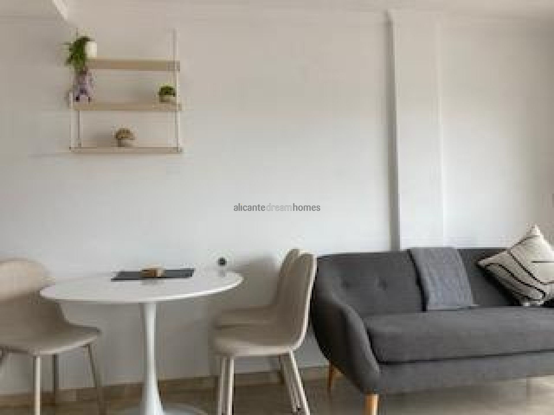 Resale - 2 Bedroom 1 Bathroom Apartment in Pinoso -  - Alicante