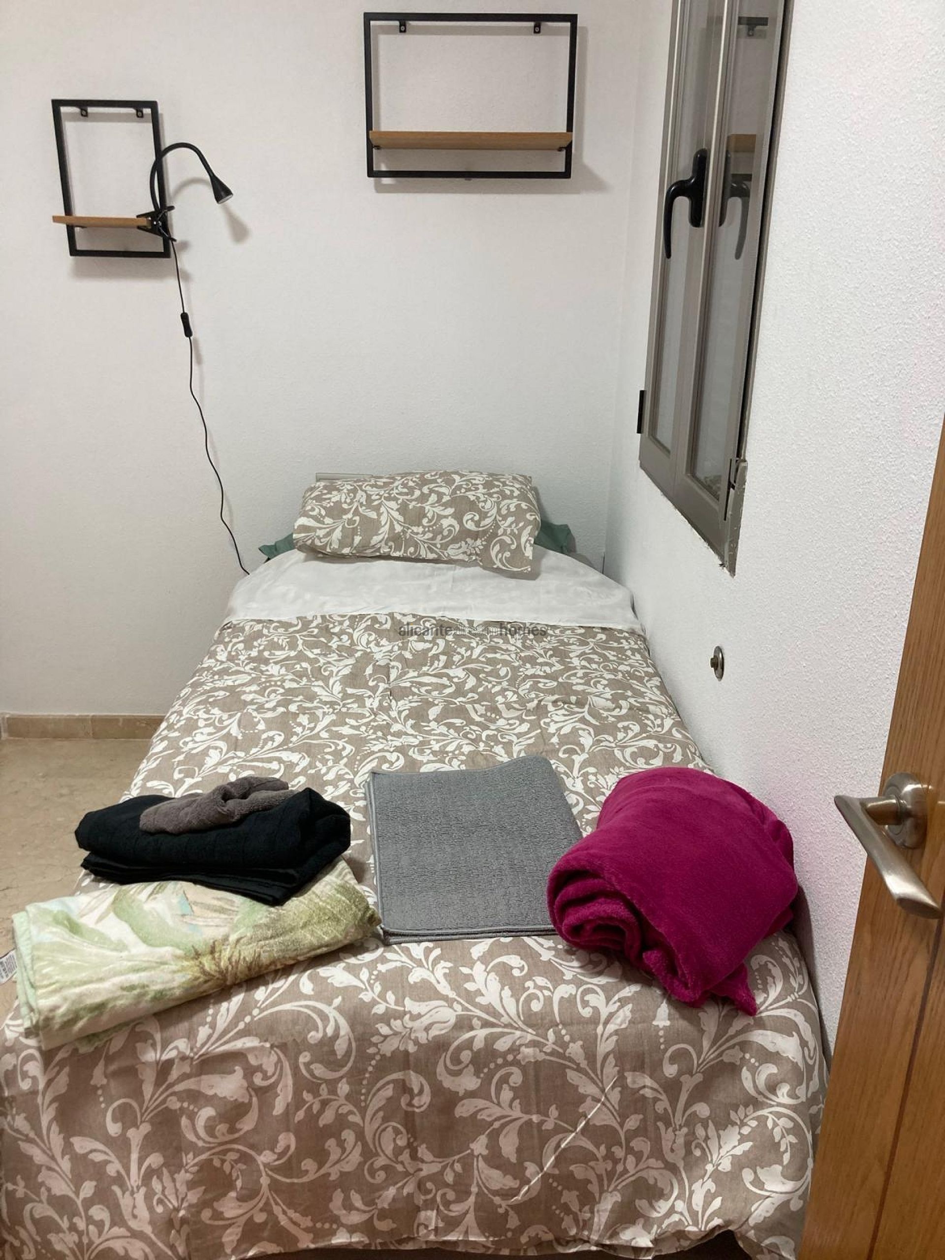 Resale - 2 Bedroom 1 Bathroom Apartment in Pinoso -  - Alicante