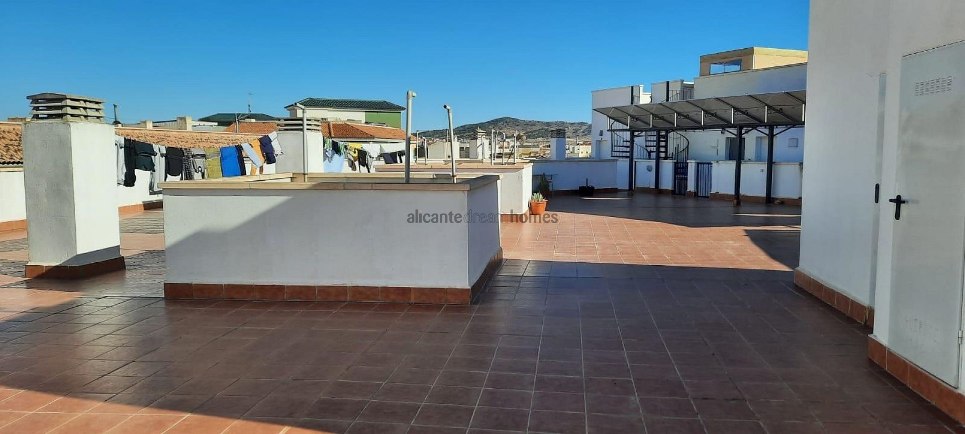 Resale - 2 Bedroom 1 Bathroom Apartment in Pinoso -  - Alicante